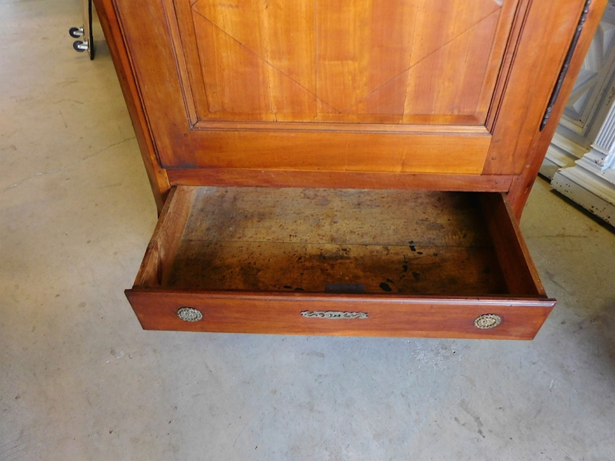 Bonnetiere in cherry 1 door 1 drawer of the xix century