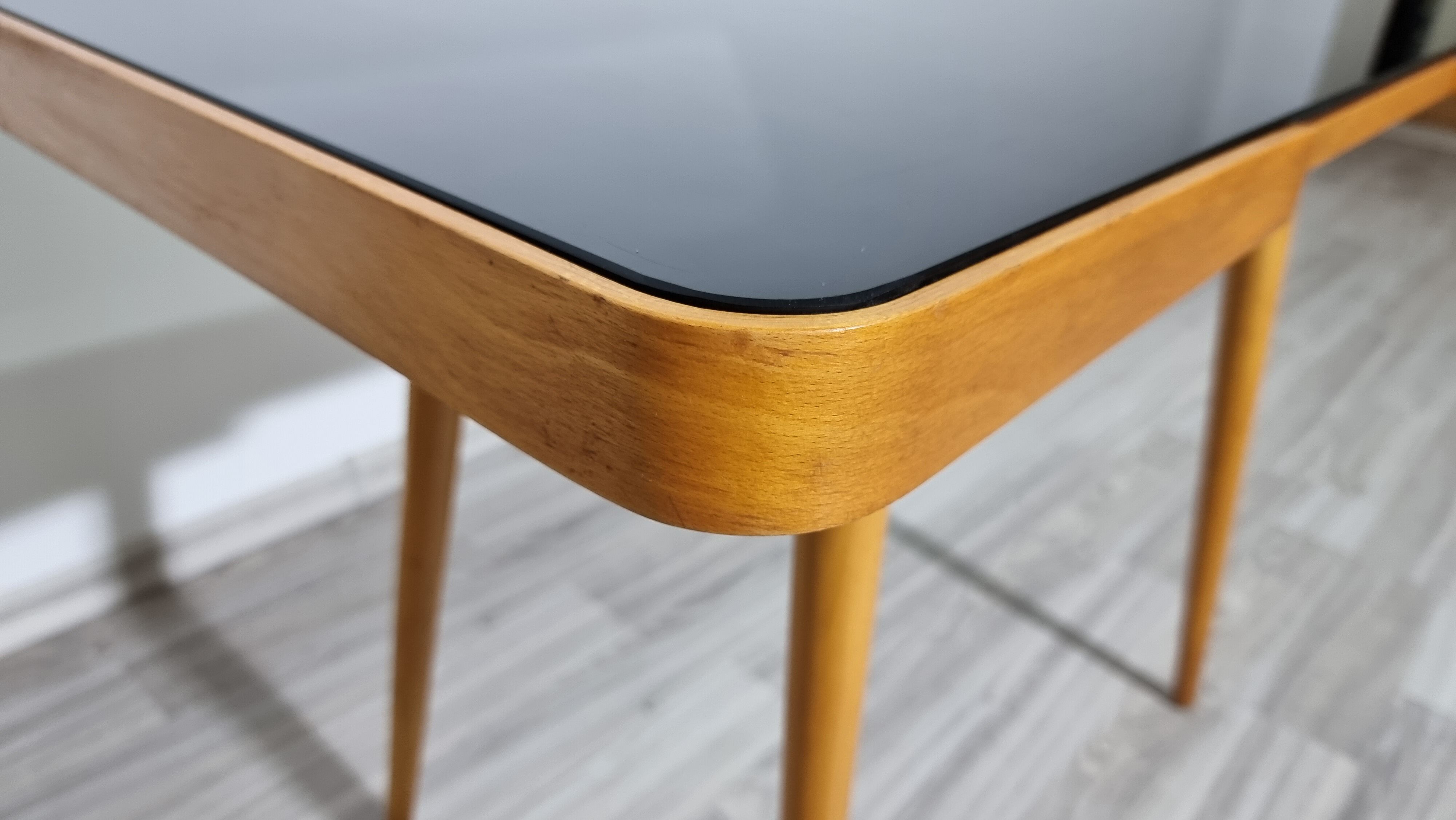 Table basse par Jiri Jiroutek