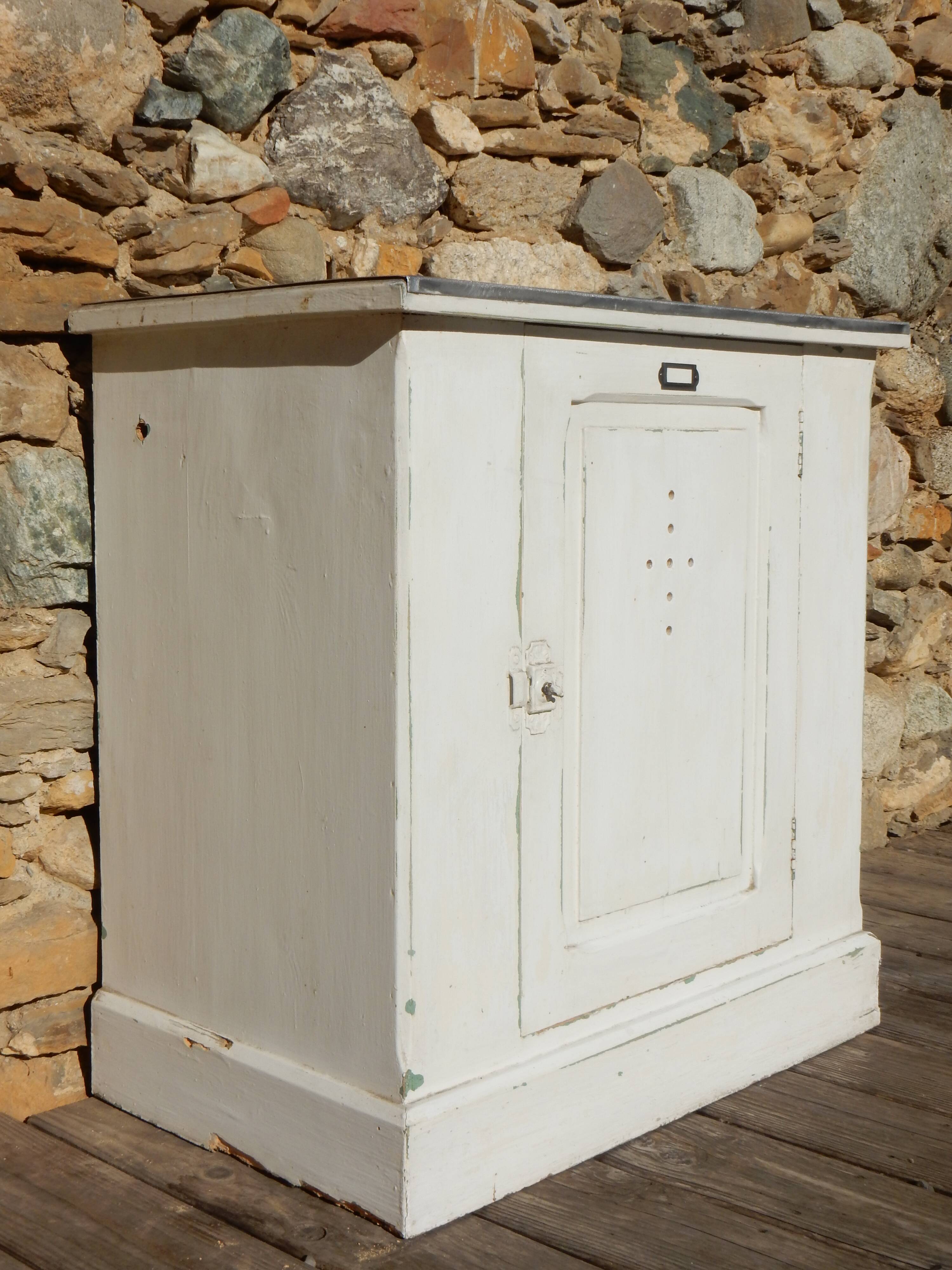 Antique small workshop/trade cabinet - Fir wood sideboard with zinc top