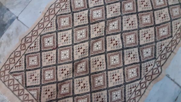 tapis kilim marocain beige, tapis berbère en laine fait à la main