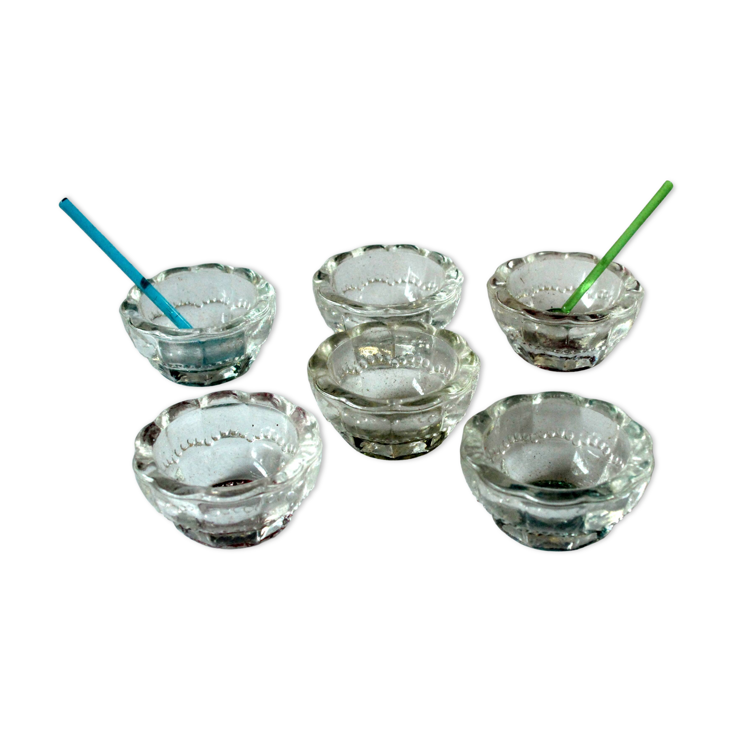 6 salerons anciens en verre et 2 cuillères en verre, années 1920
