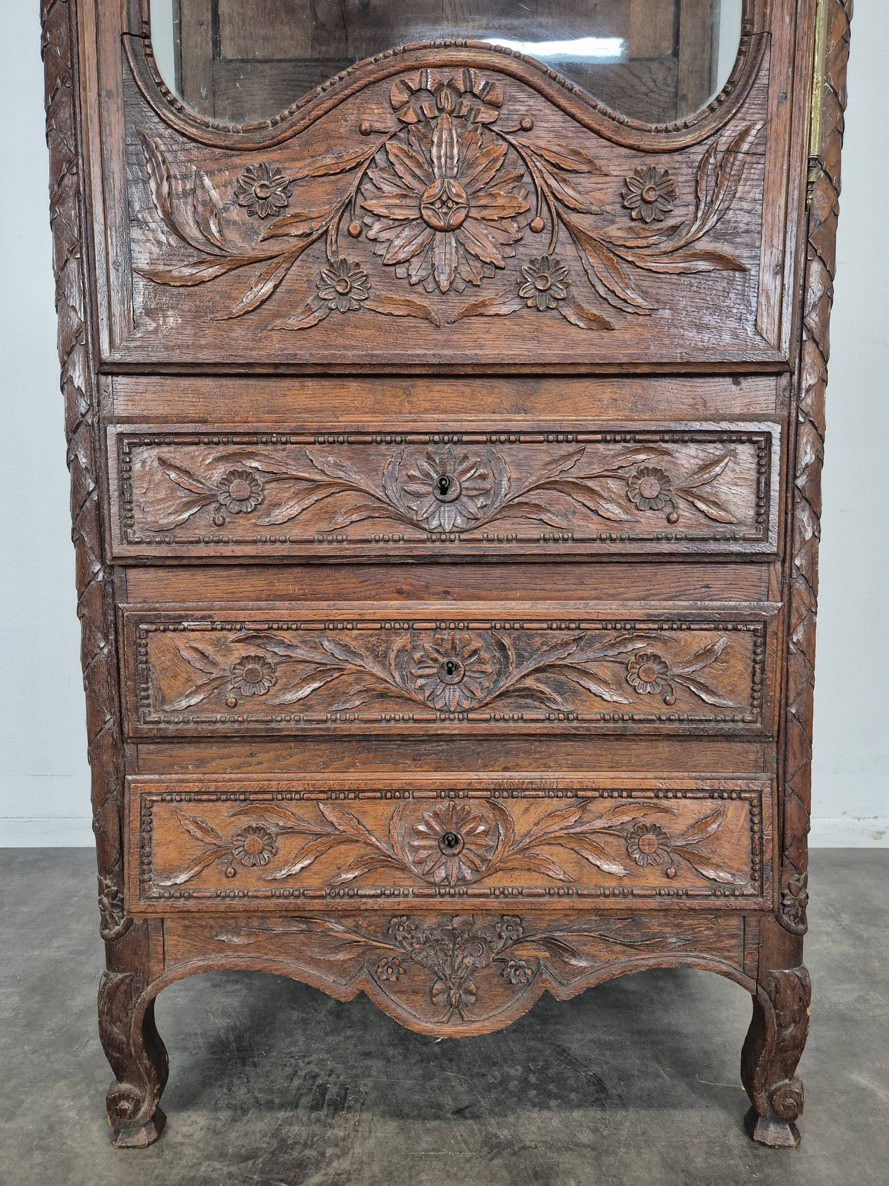 Vitrine commode bonnetière normande du XIXème