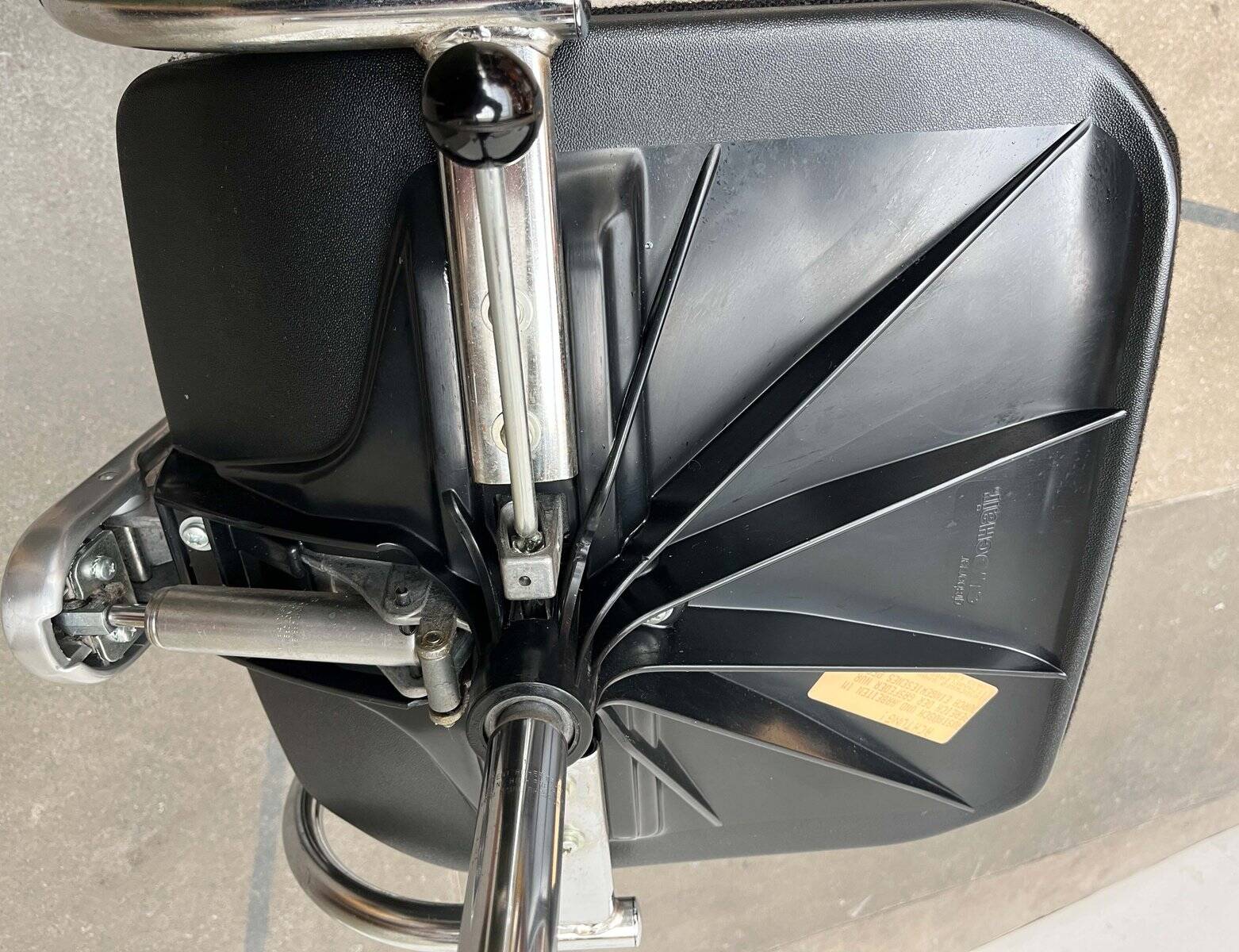 Vintage swivel office chair German model Eurochair 5600 by Fritz Makiol for Girsberger, 1970s.