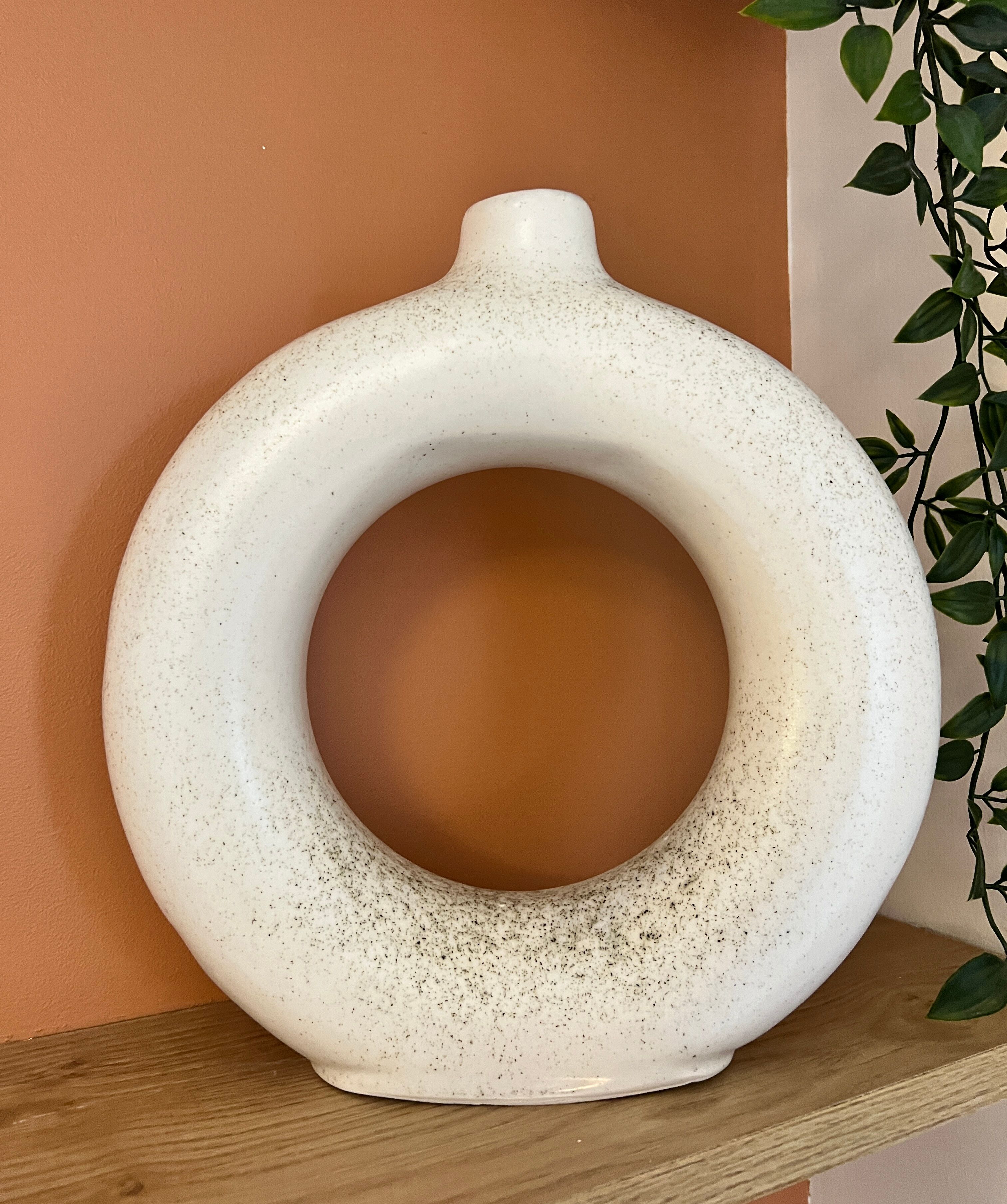 Round vase