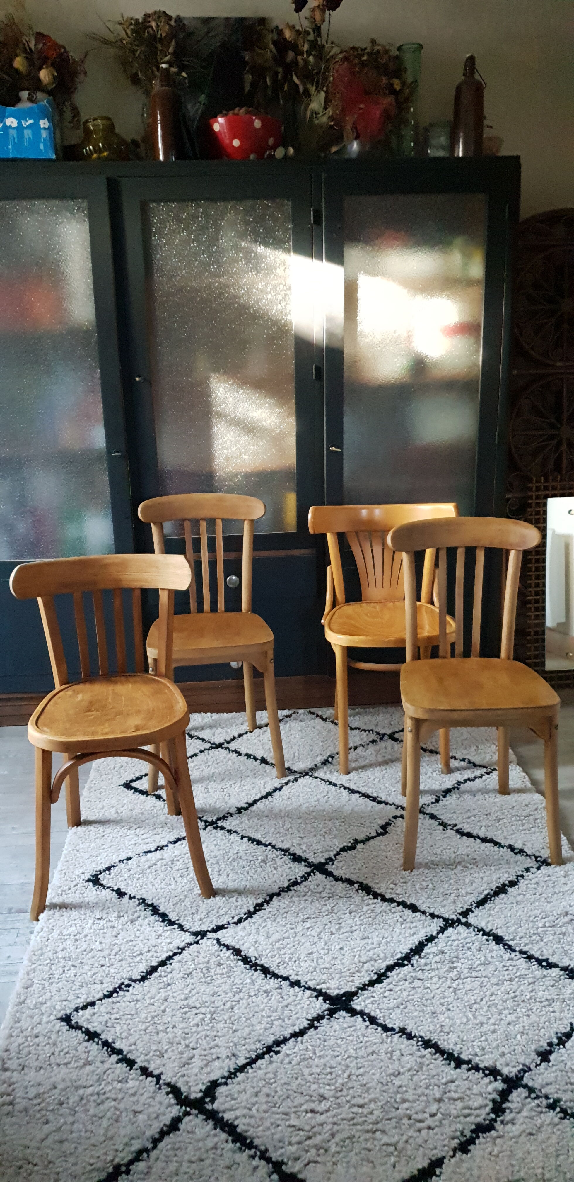 Suite de quatre chaises bistrot