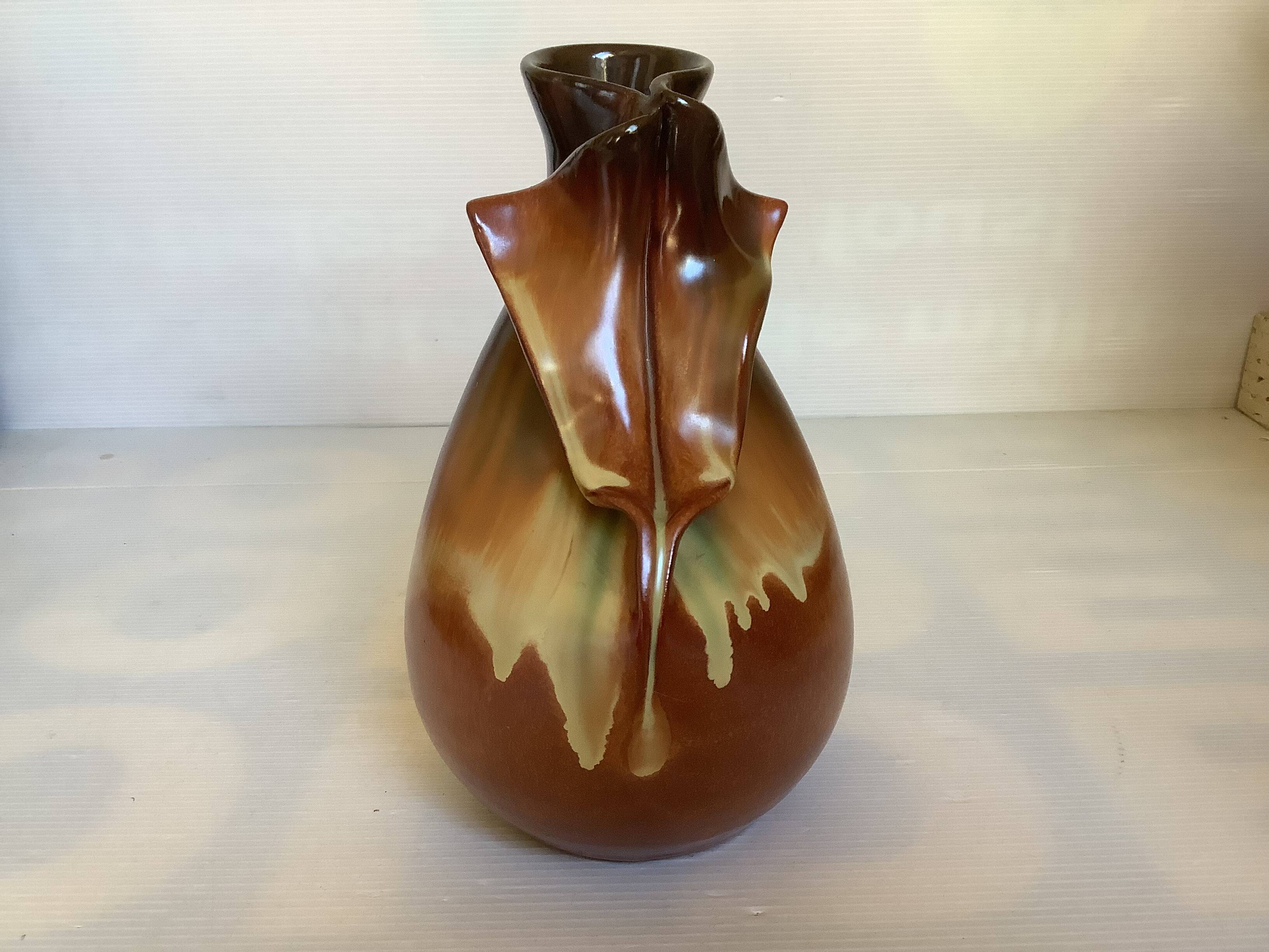 Pleated shirt collar ceramic vase