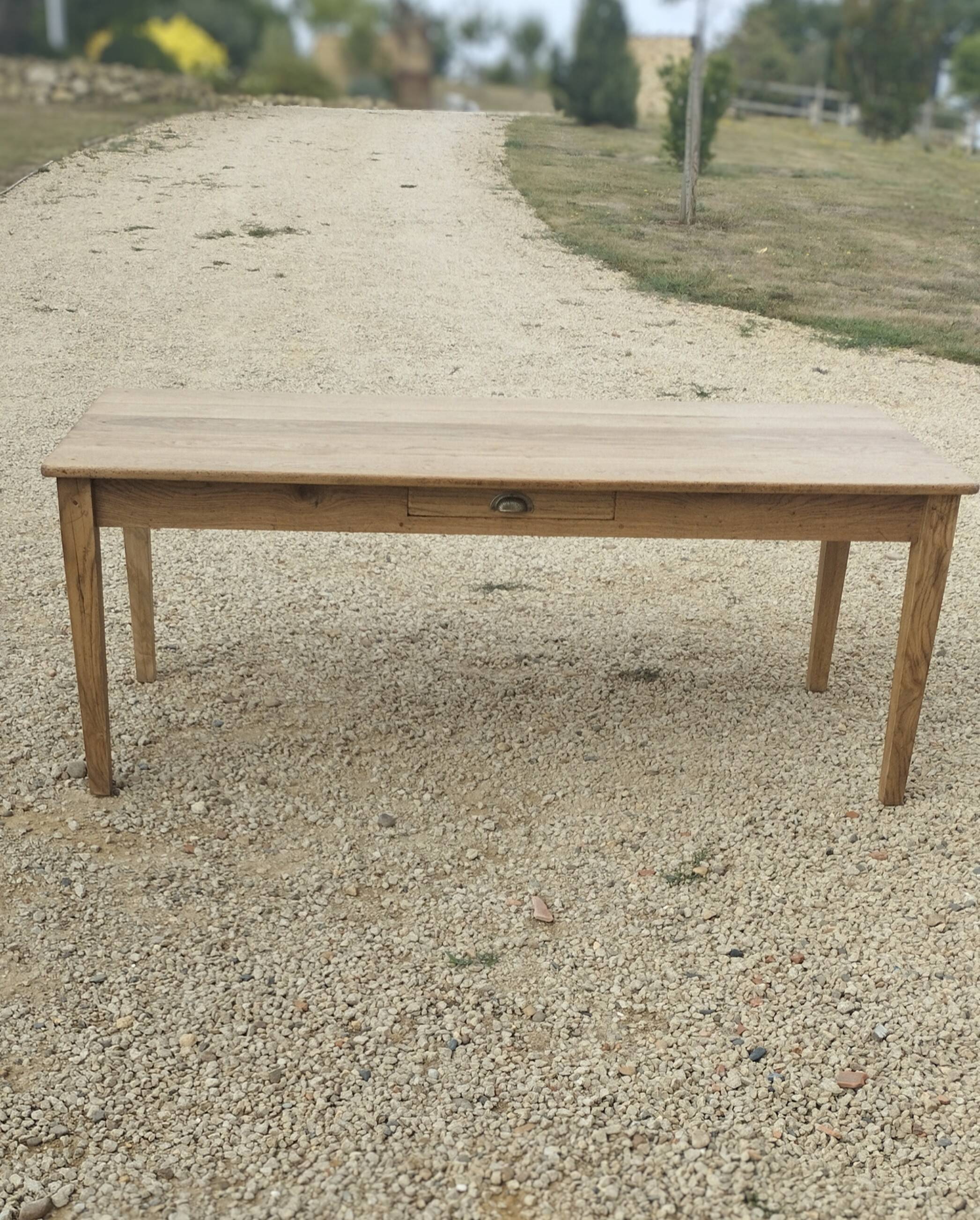 Rustic farmhouse table in solid oak with antique patina finish 200 x 90