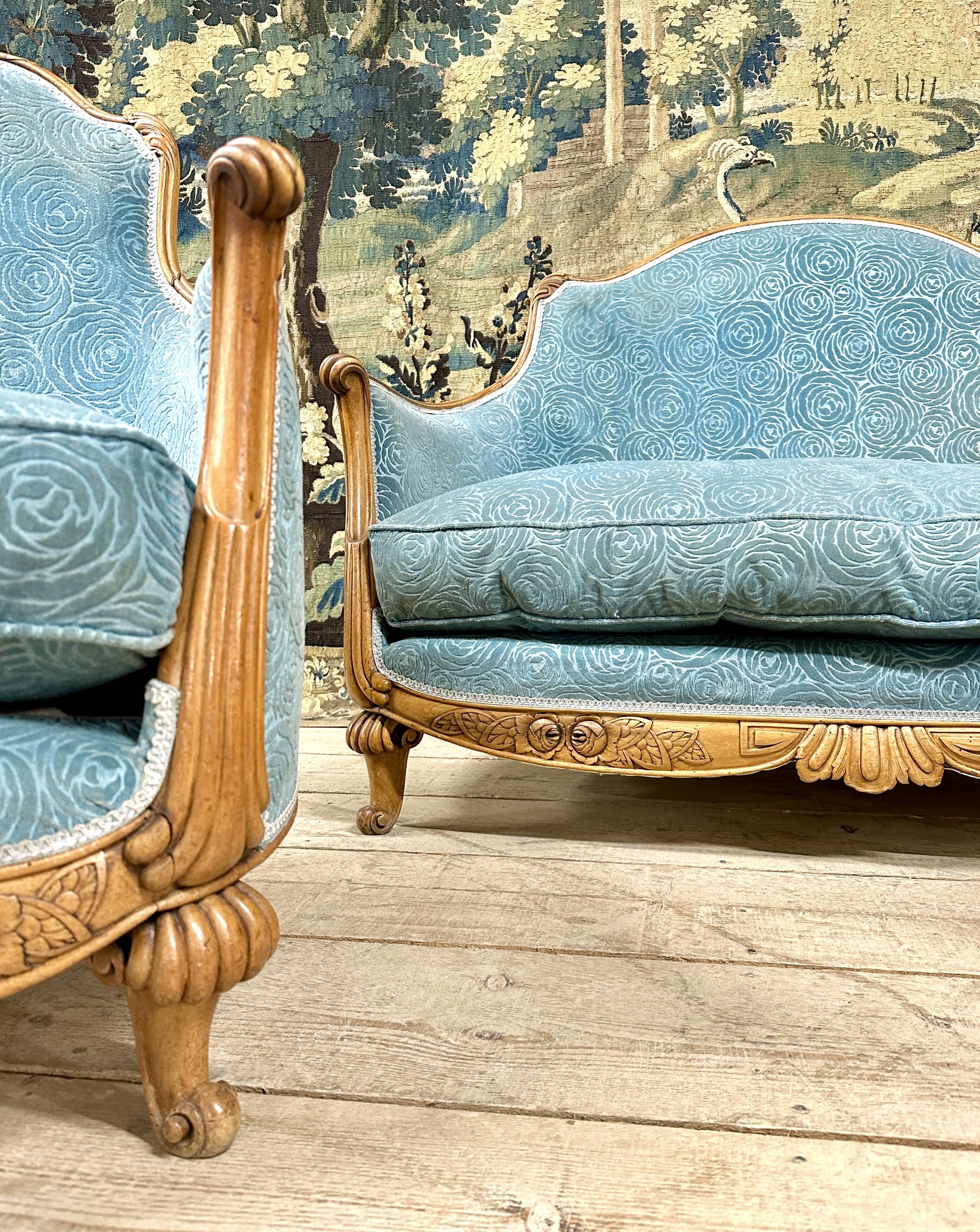 Art deco living room around 1920 in carved wood upholstered in blue velvet, a sofa two armchairs