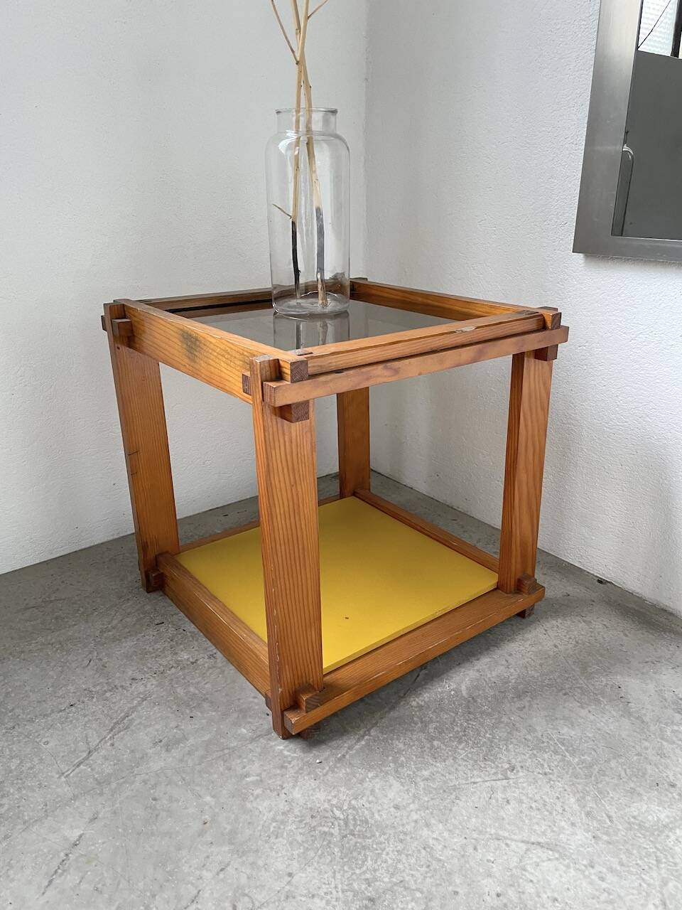 Bedside “cube” side table in pine DLG Regain