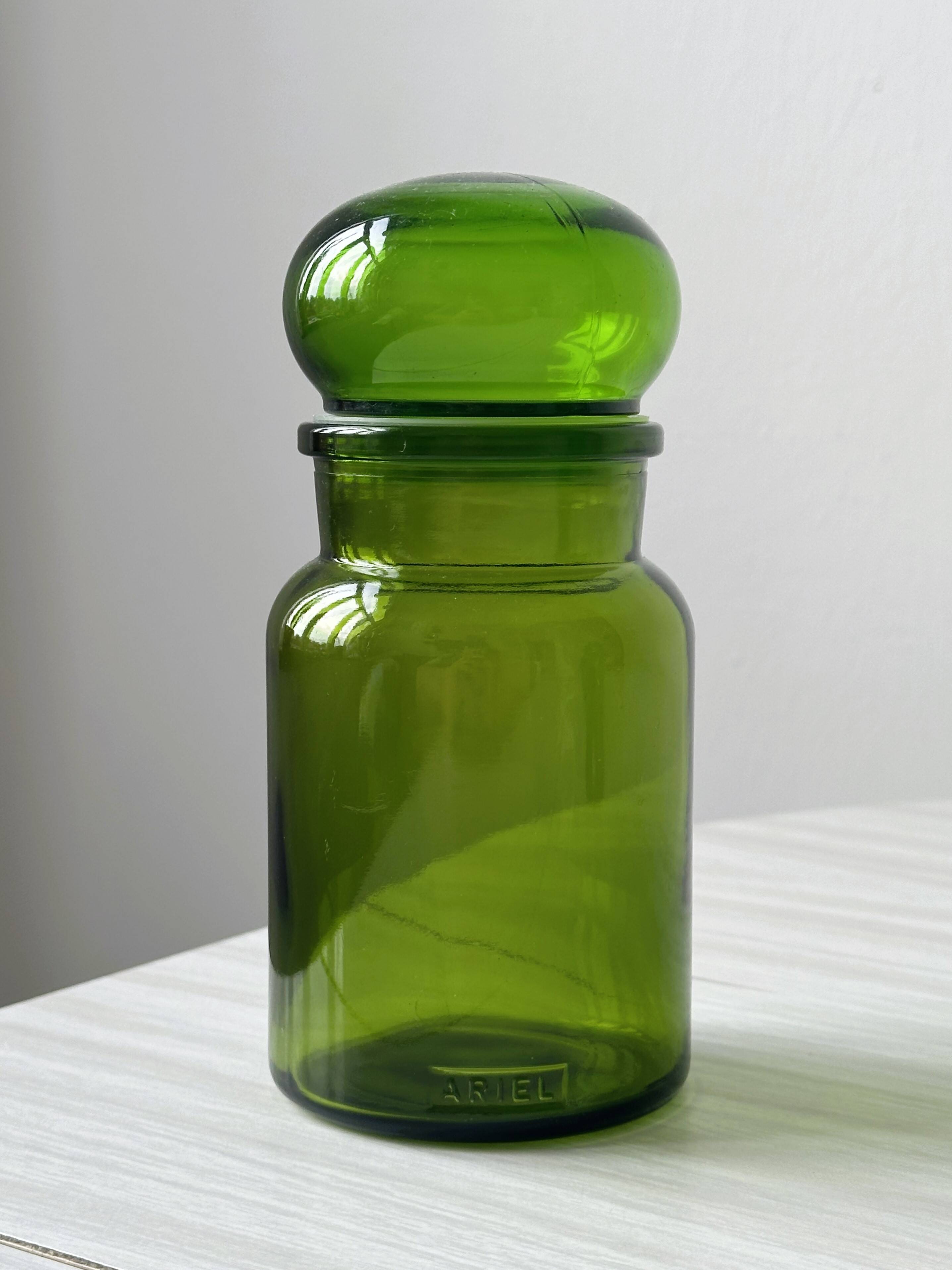 Lot of apothecary jars, good condition.