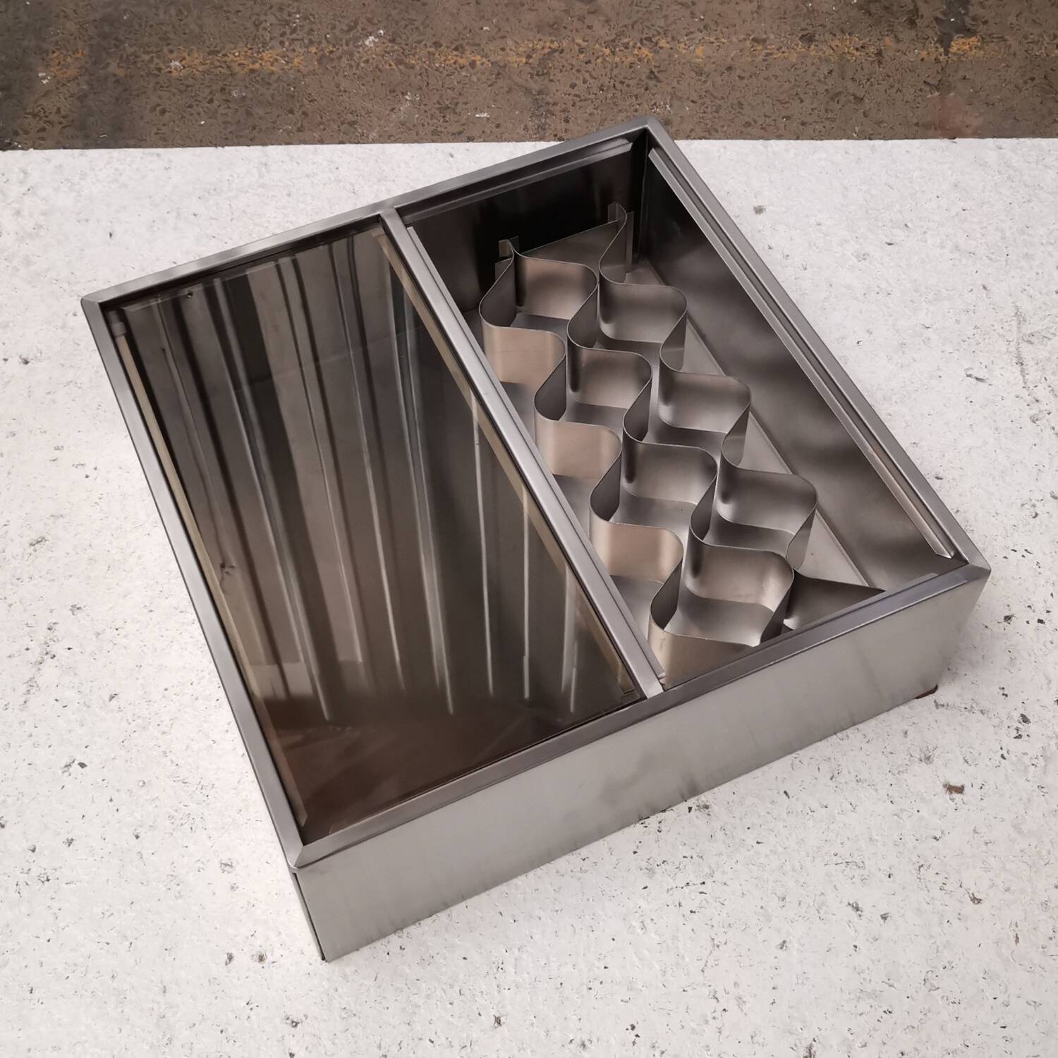 Table basse carré inox et verre, 1970