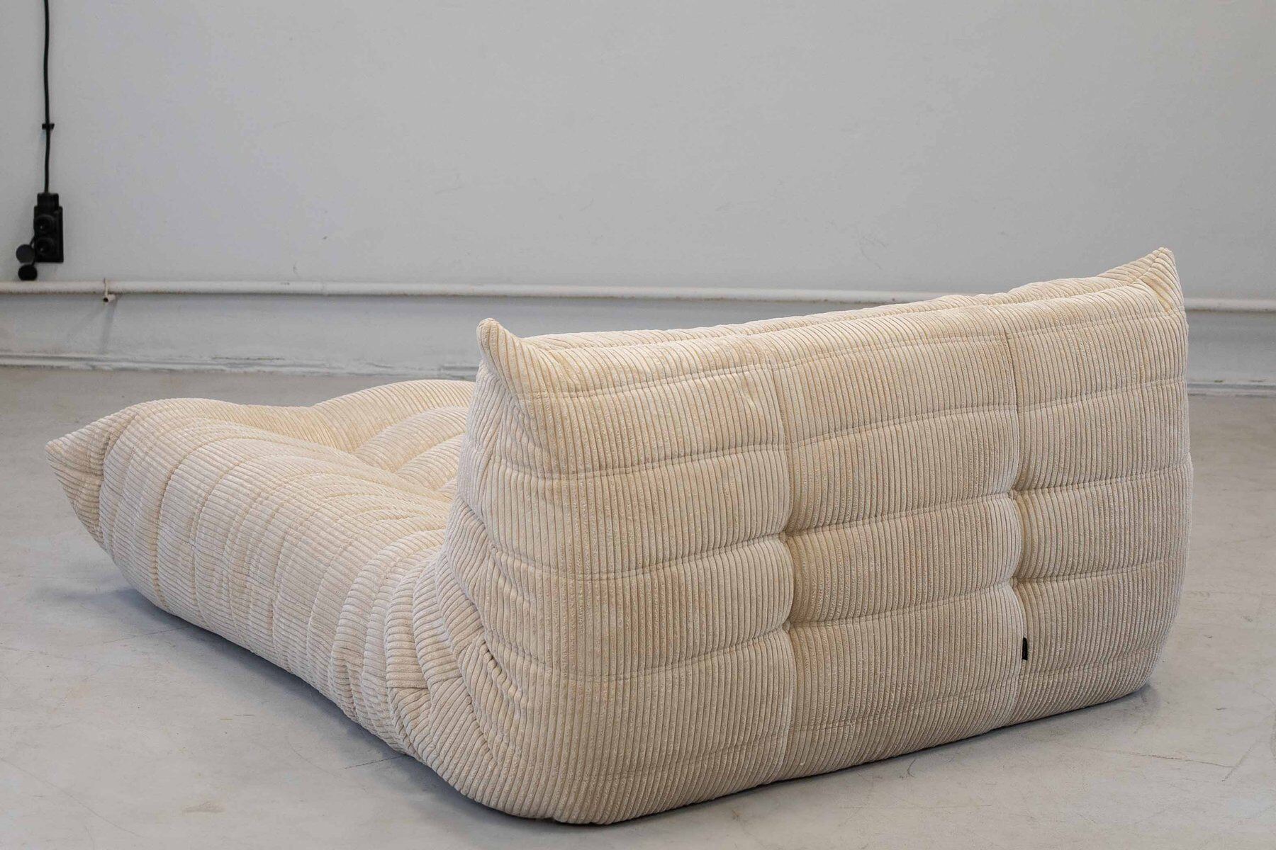 Togo chaise lounge in white corduroy fabric attributed to Michel Ducaroy for Ligne Roset, 1974