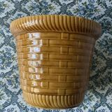 Cache pot slip basket