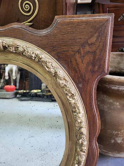 Wooden and gilded mirror with medallion center n°3