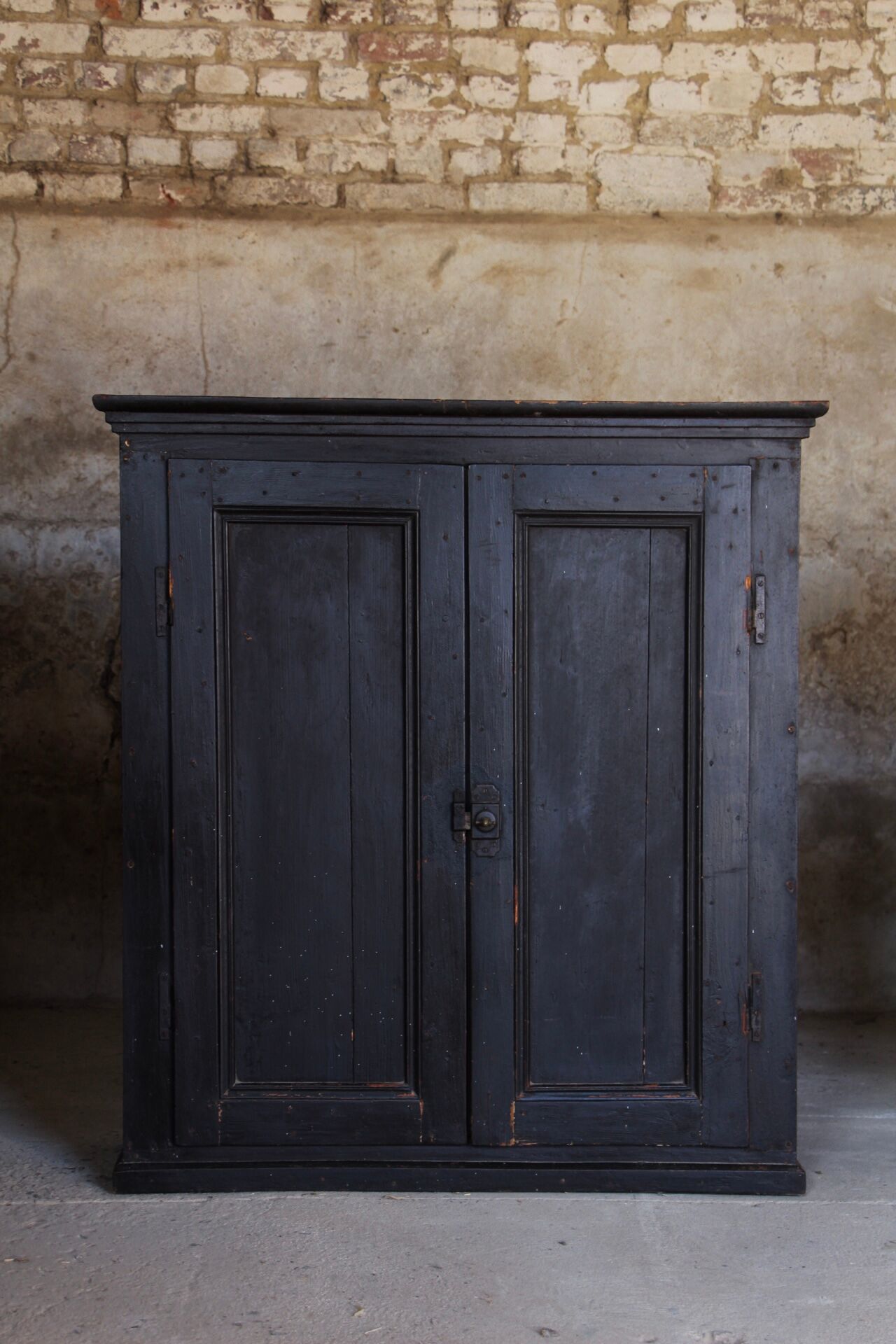 Rustic buffet French black 1920