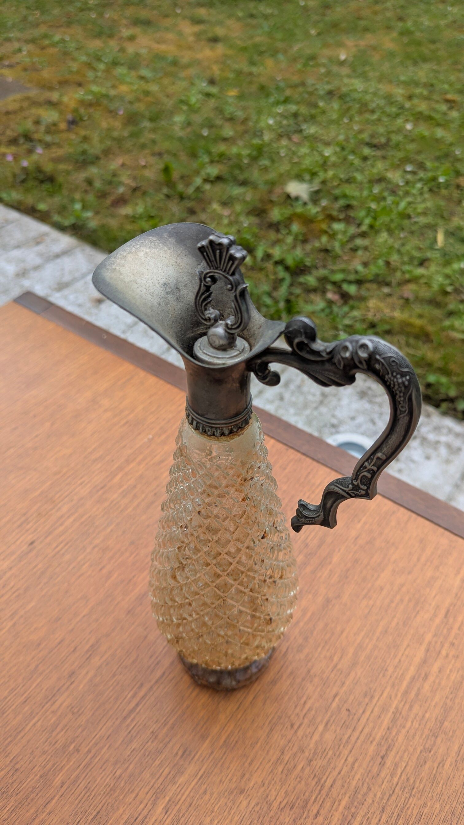 Old small carafe / liqueur jug in cut glass and silver metal.