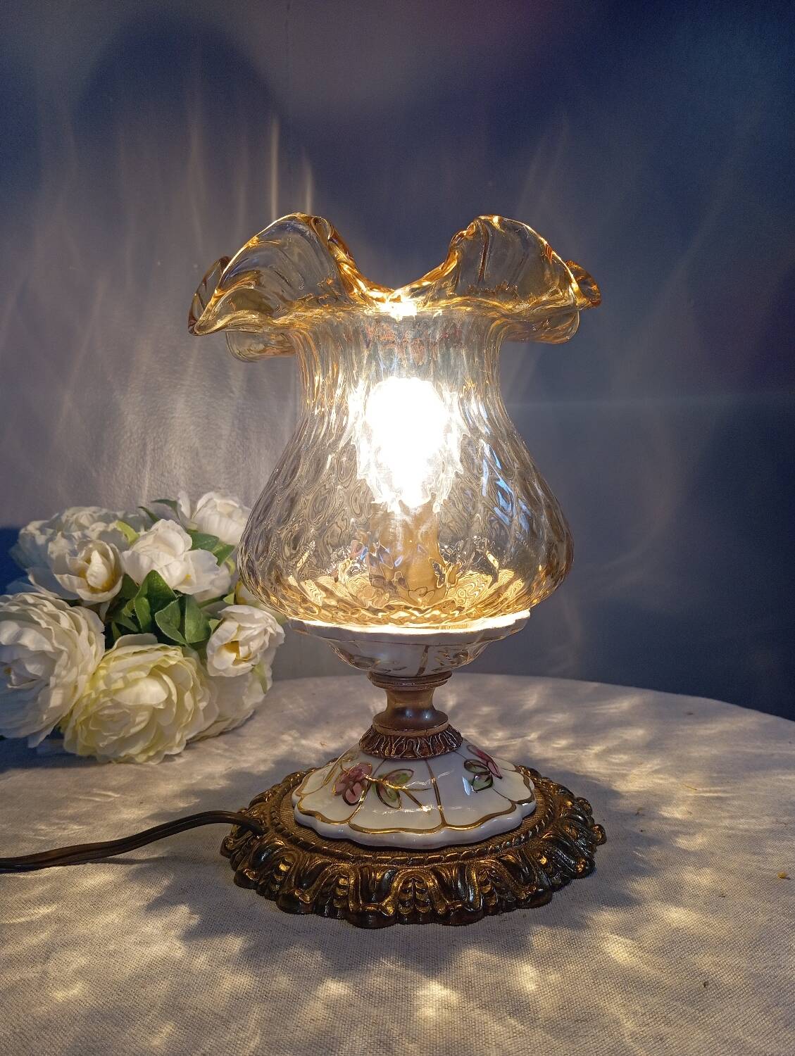 Baroque inspired table lamp, bronze, ceramic flowers and glass globe