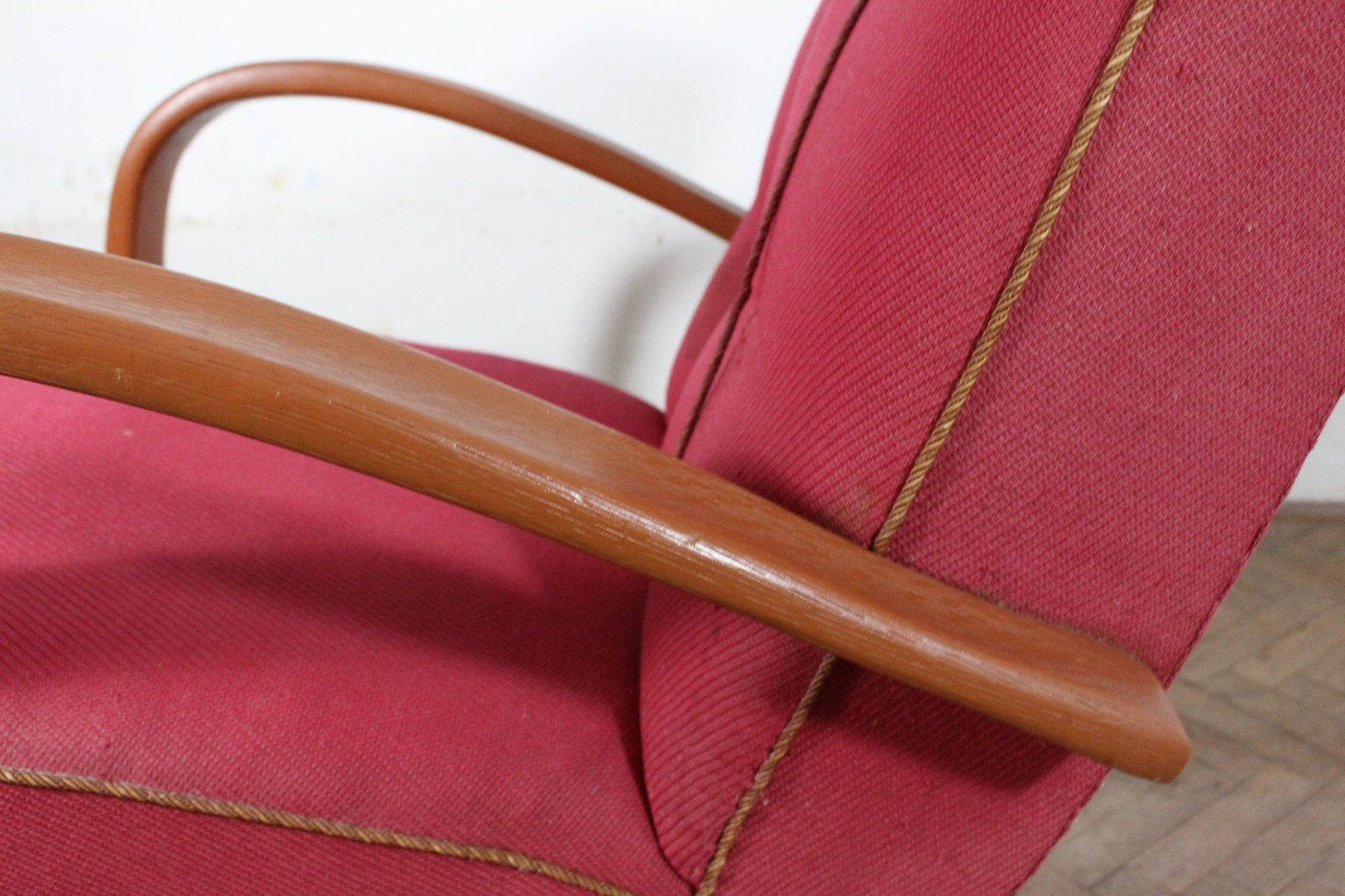 Chaises longues en bois courbé avec table basse par Jindřich Halabala, années 1930, lot de 3