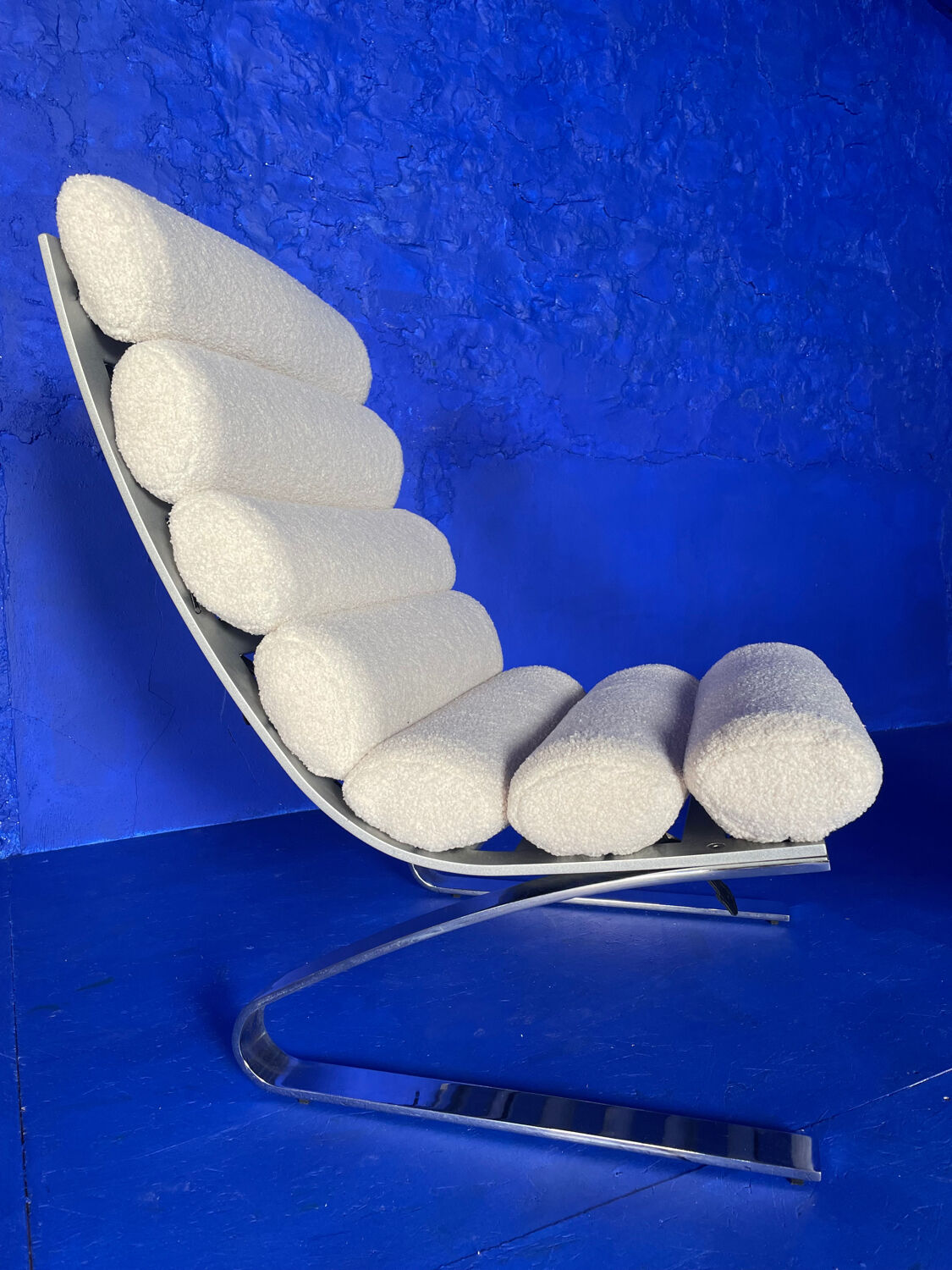 Design armchair and Ottoman sound