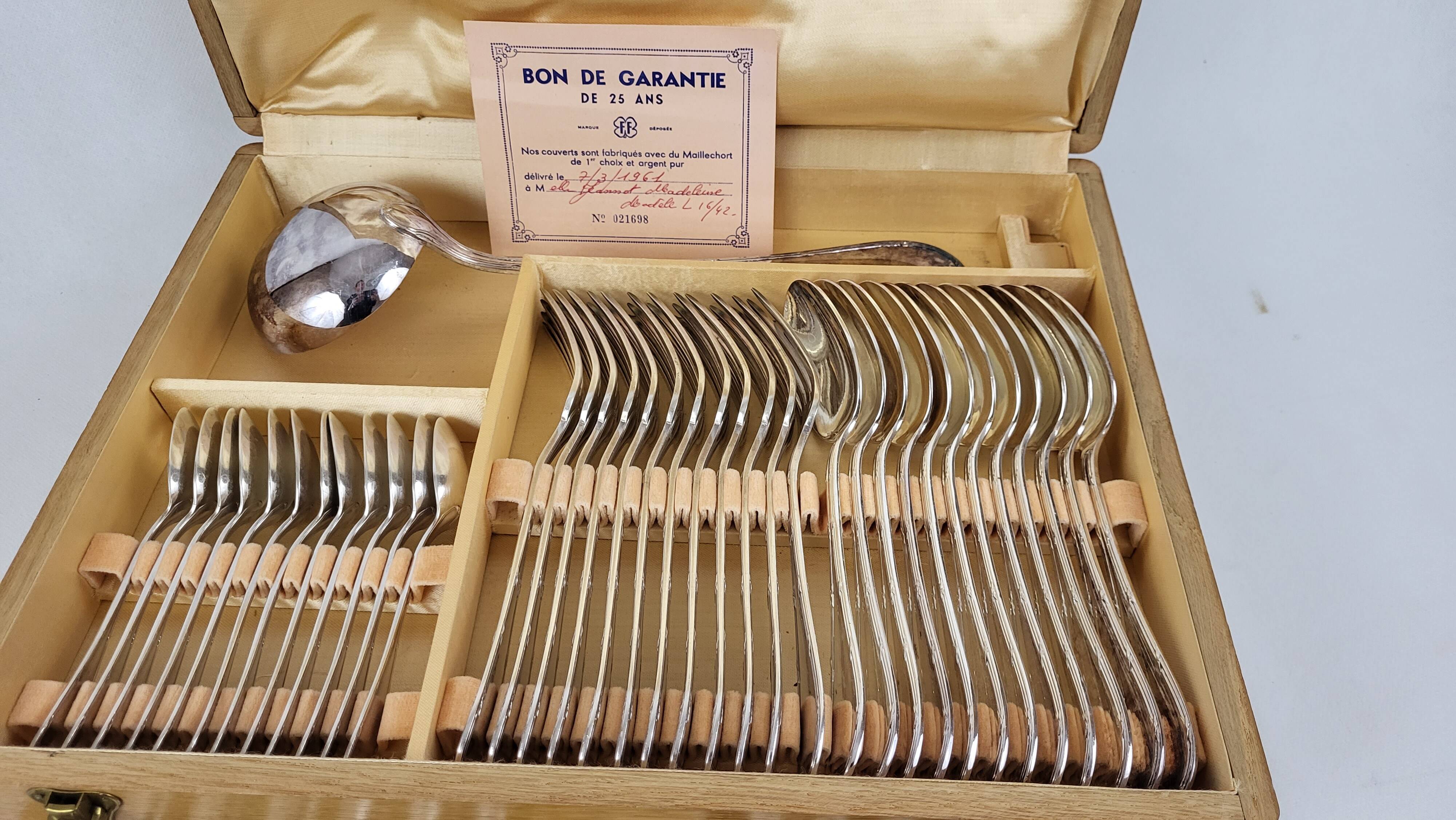 Ménagère en métal argenté 61 pièces