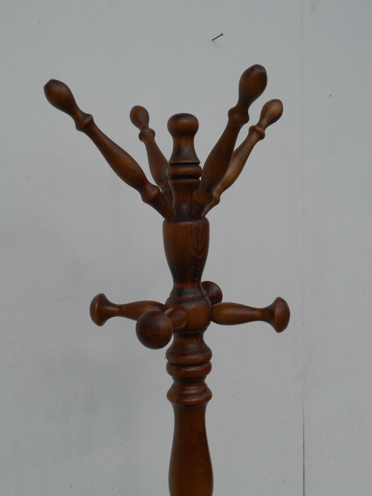 Parrot coat rack, solid oak with swivel head