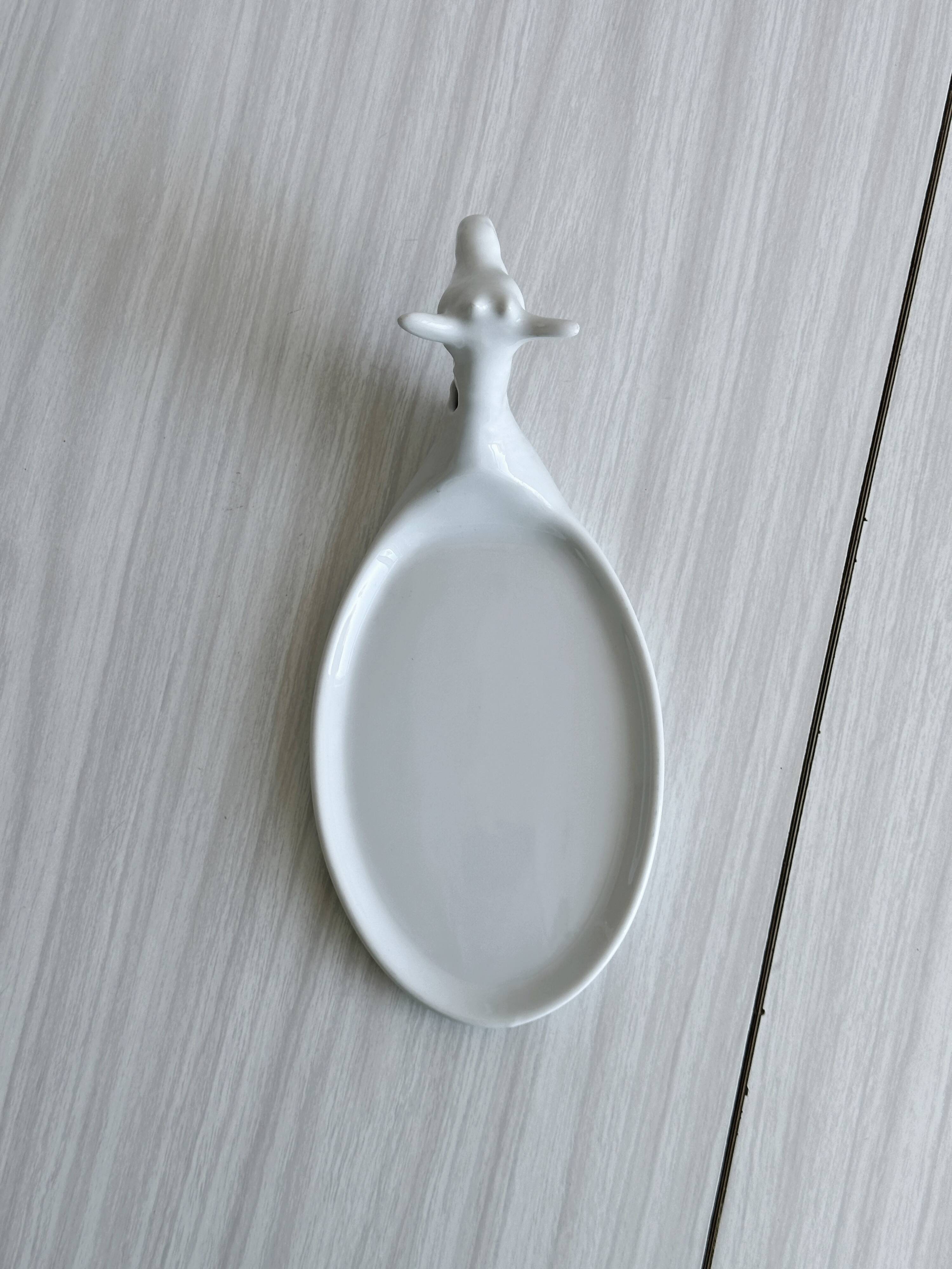 Porcelain cheese dish