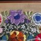 tableau fleurs brodées 1970