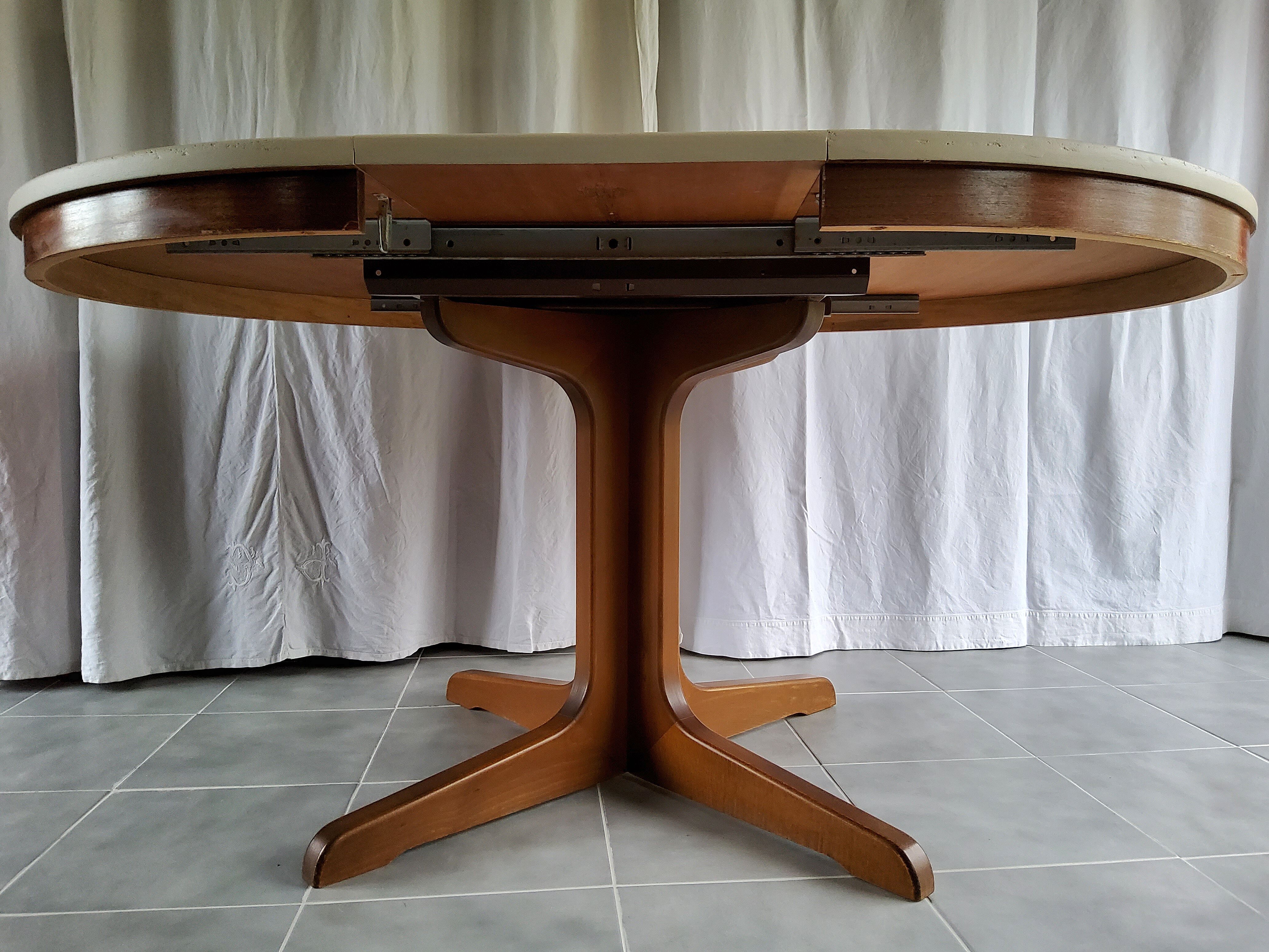 Expandable Roundtable