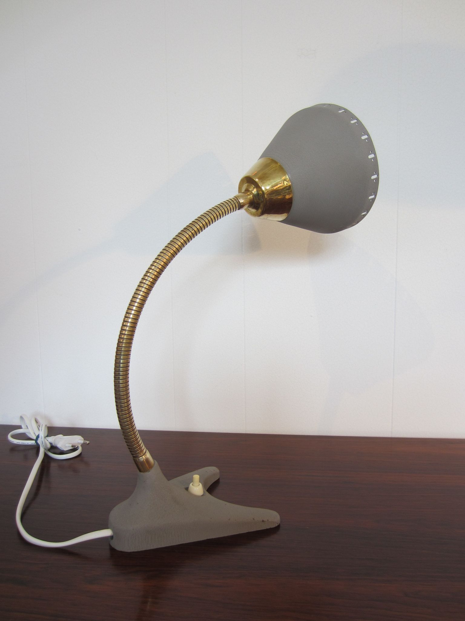 Lampe articuléecscandinave EWÅ à poser ou en applique