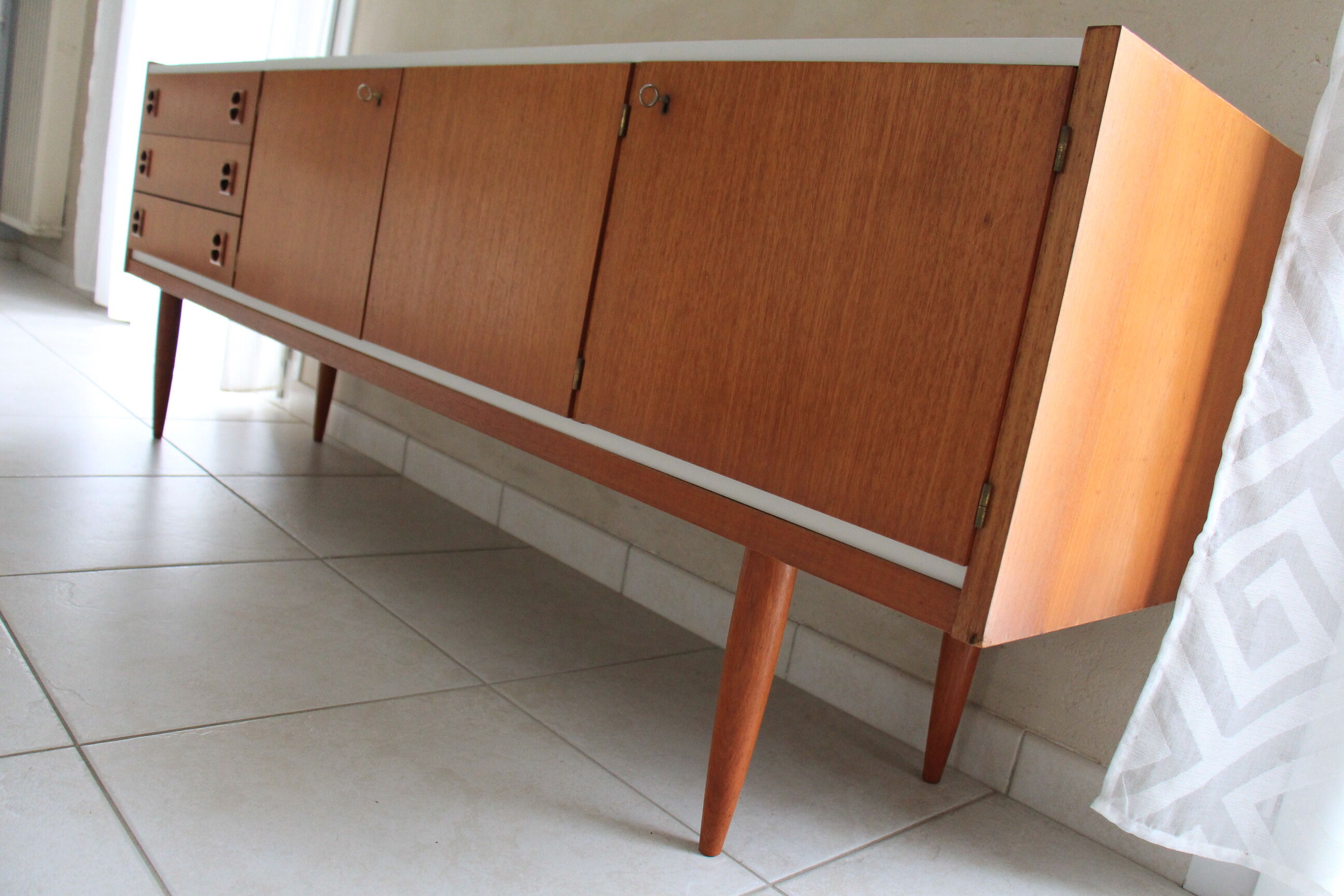 Enfilade design scandinave vintage en teck