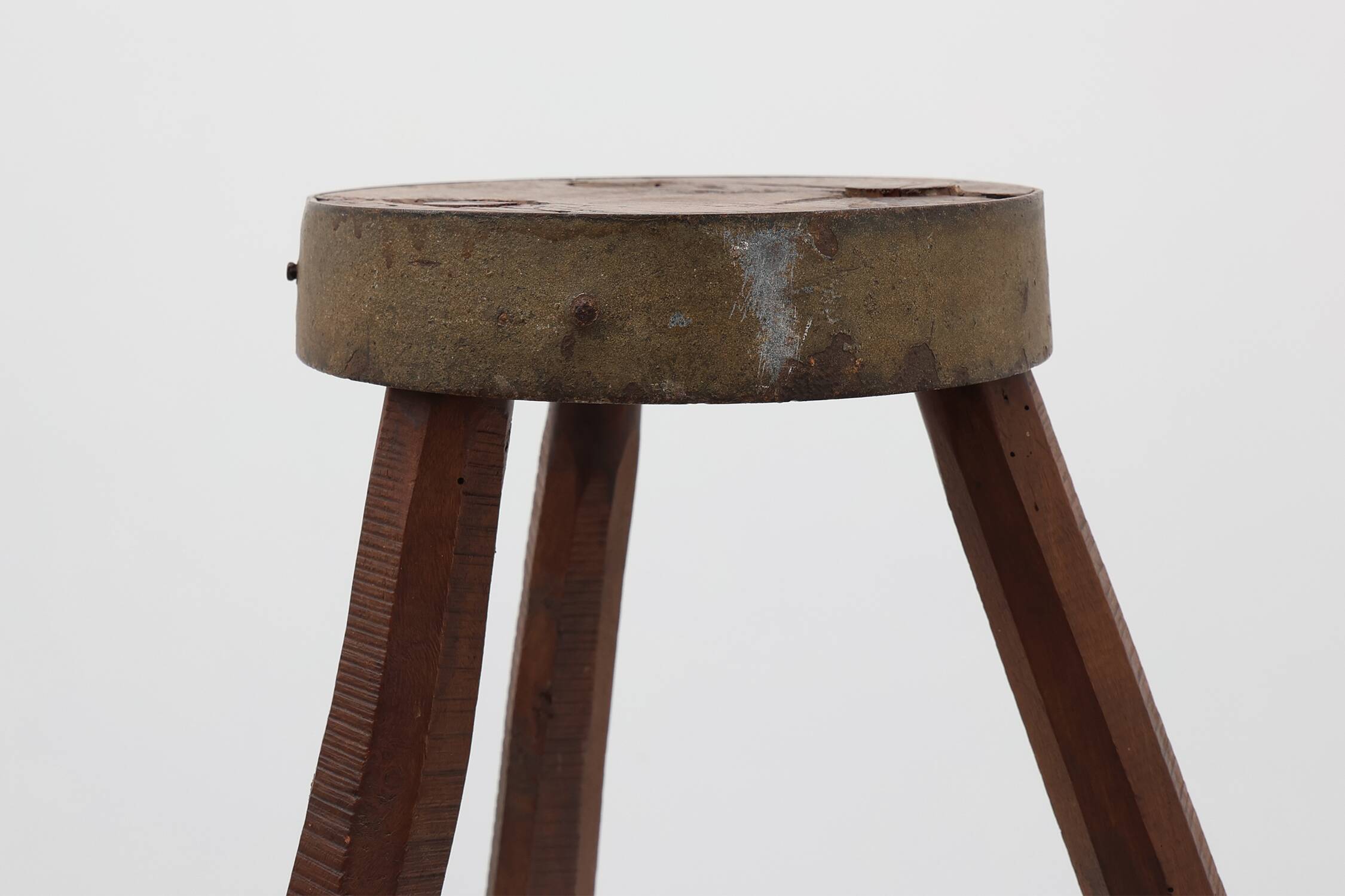Brutalist French solid oak tripod stool with metal rim, 1850s
