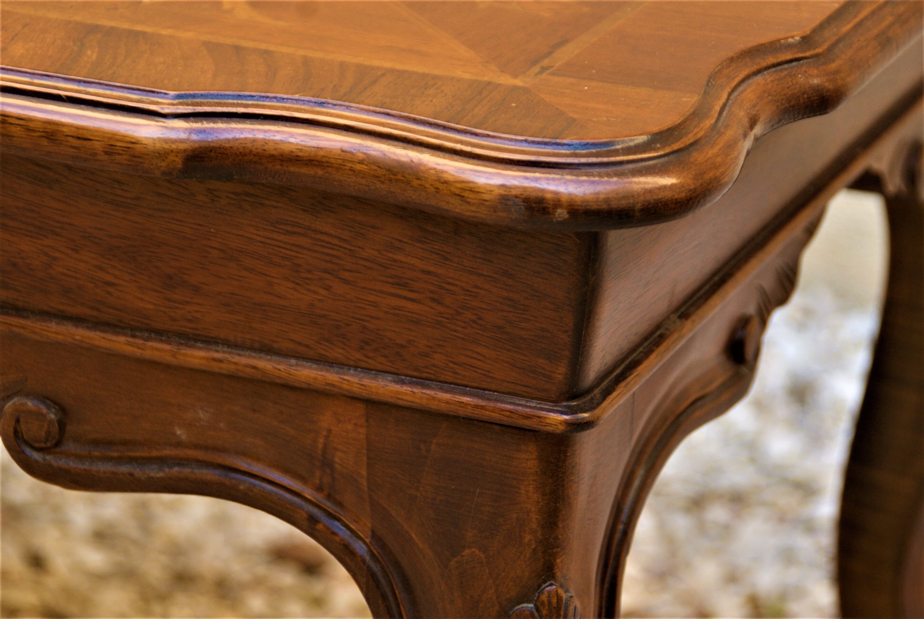 Italian wooden coffee table with marquetry inlaid top