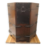 Coffre octogonal en bois et métal, Asie