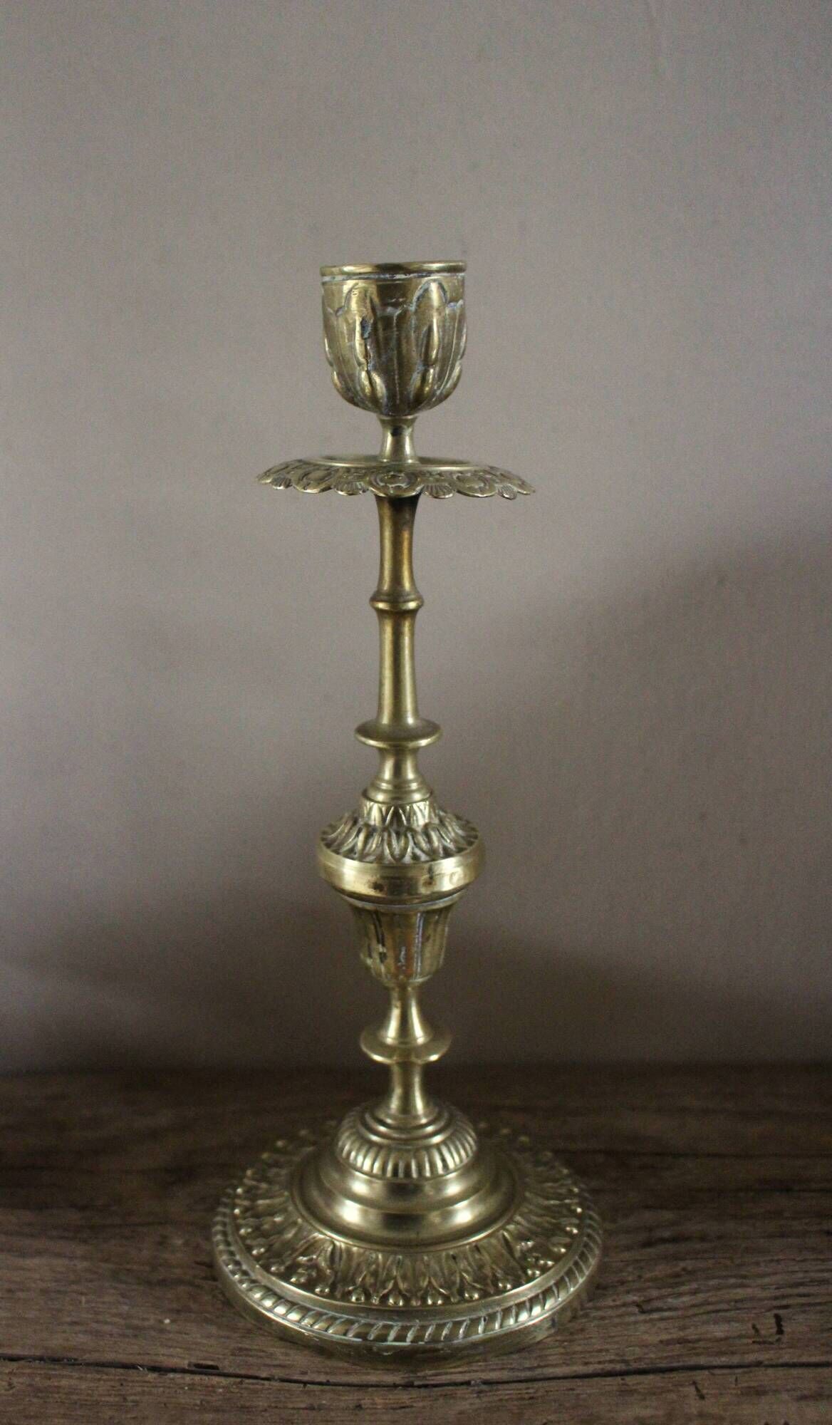Candle holder brass corolla decor candle