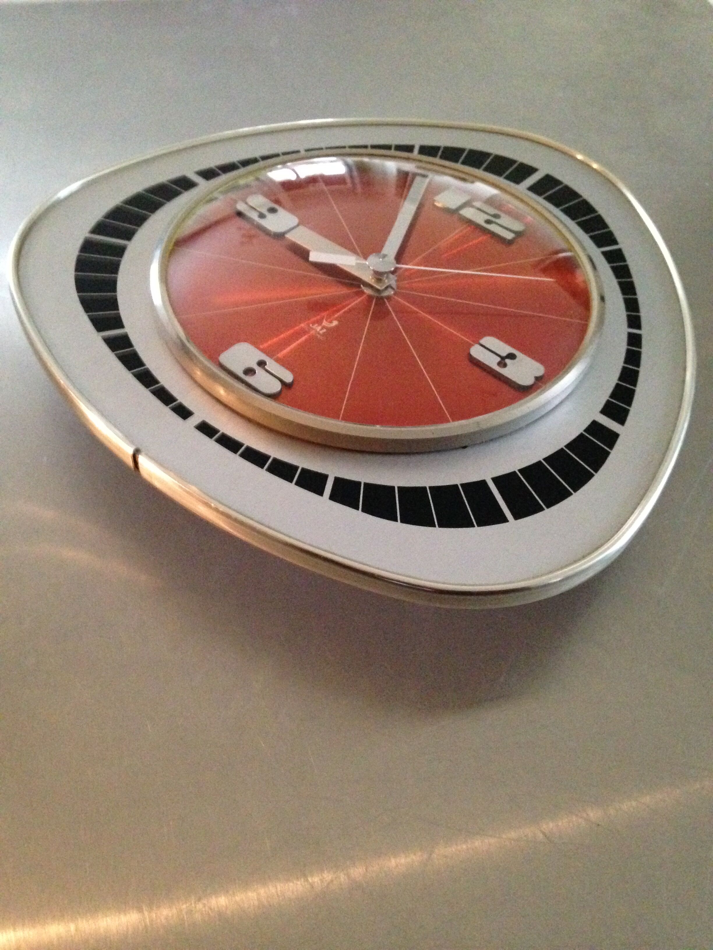 Pendule vintage par Jaz electronic des années 70