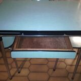 Set table and chairs in formica