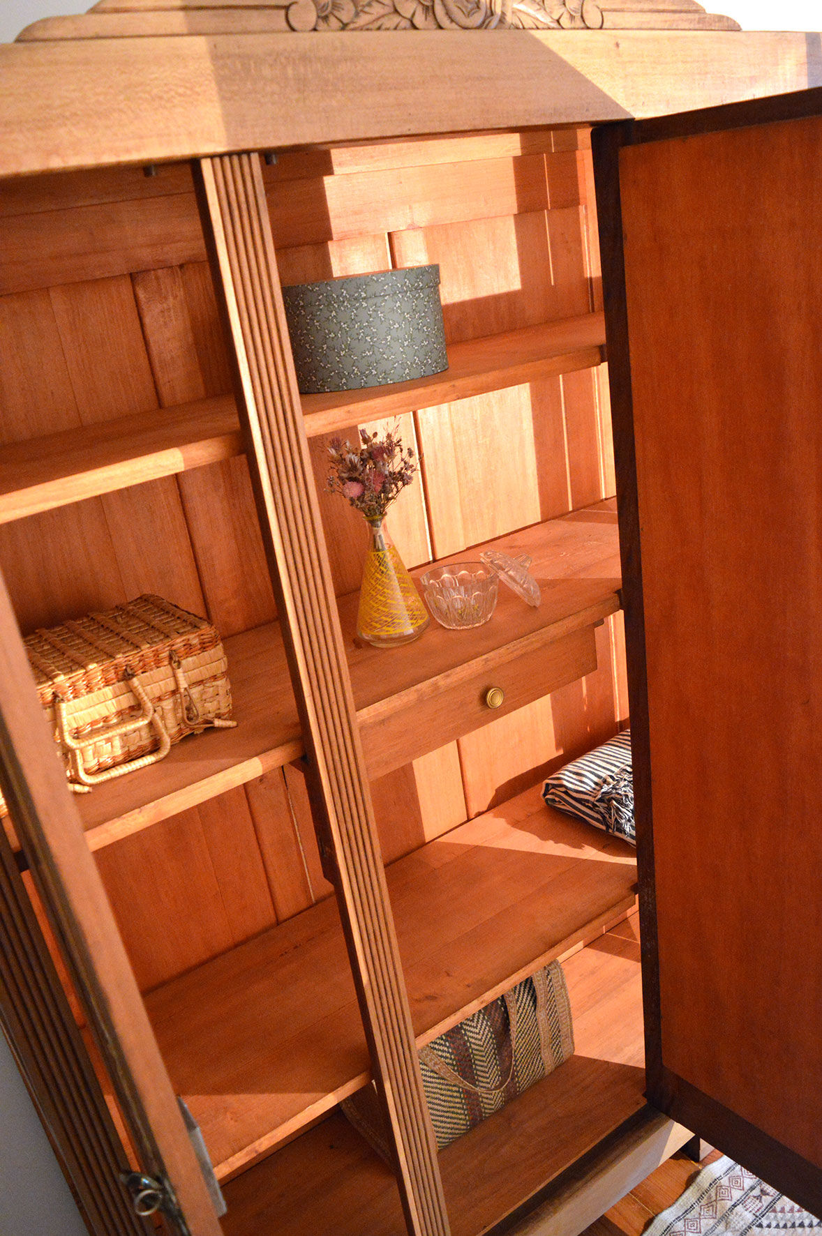 Armoire Art Déco bois clair