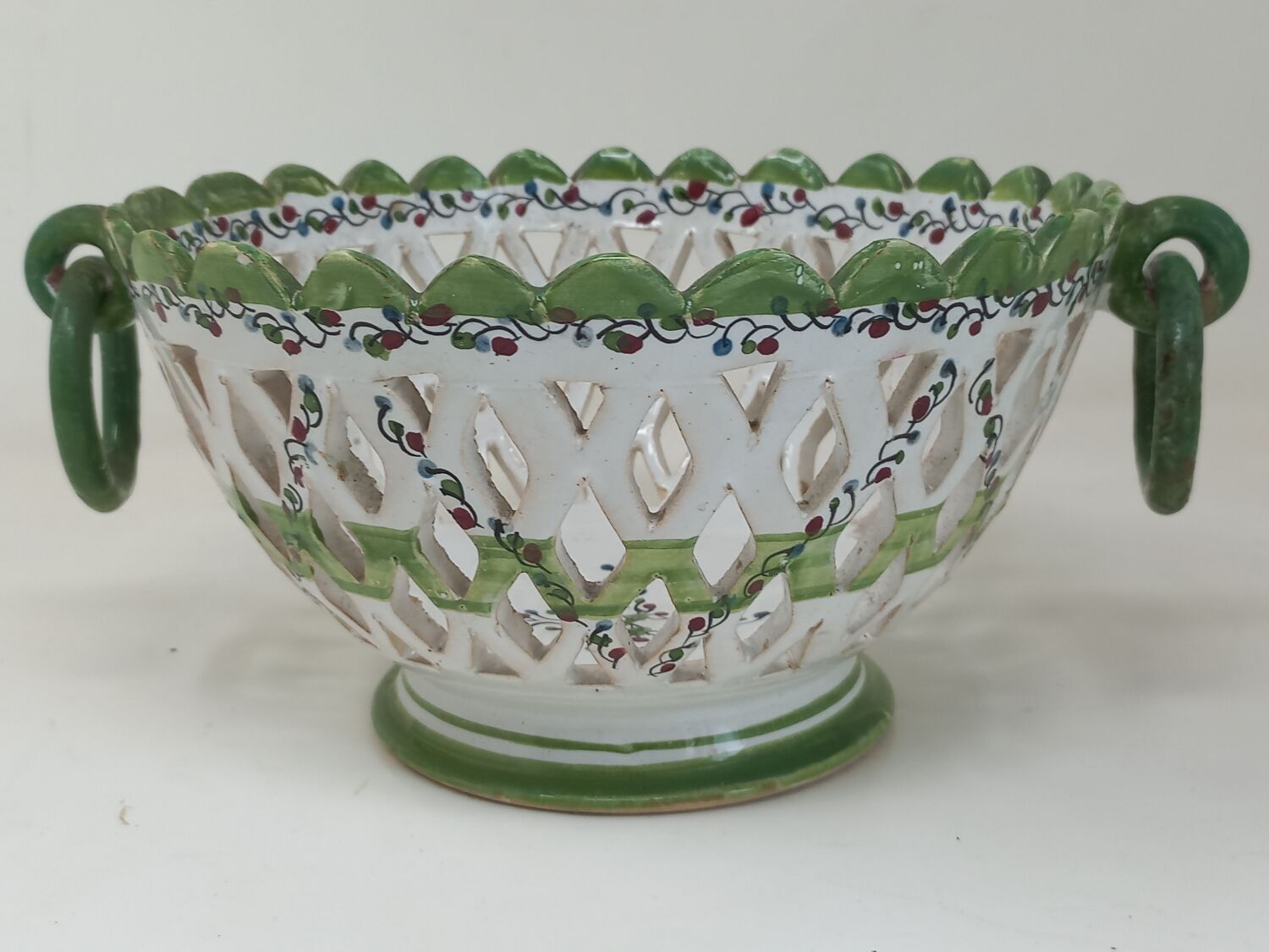 Openwork earthenware fruit bowl with olive decoration, 20 cm in diameter