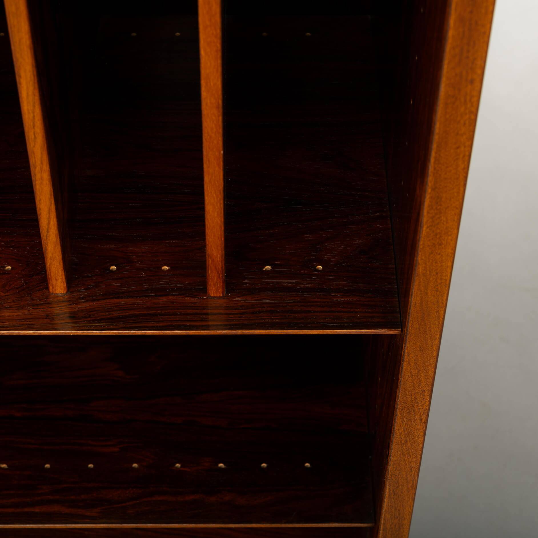 Bibliothèque en palissandre de design danois avec porte-disques vinyles, années 1960