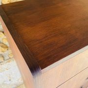 Vintage high chest of drawers in oak with 5 drawers, circa 1950s.