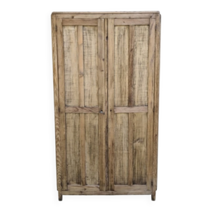 Armoire parisienne