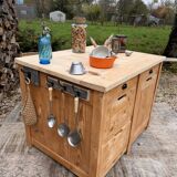 Central island / Saucepan storage unit
