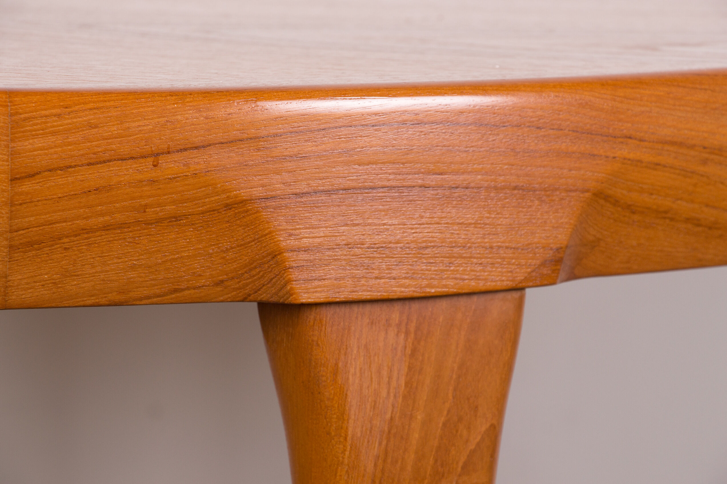 Danish Teak extendable dining table by Ib Kofod-Larsen for Faarup Mobelfabrik 1960