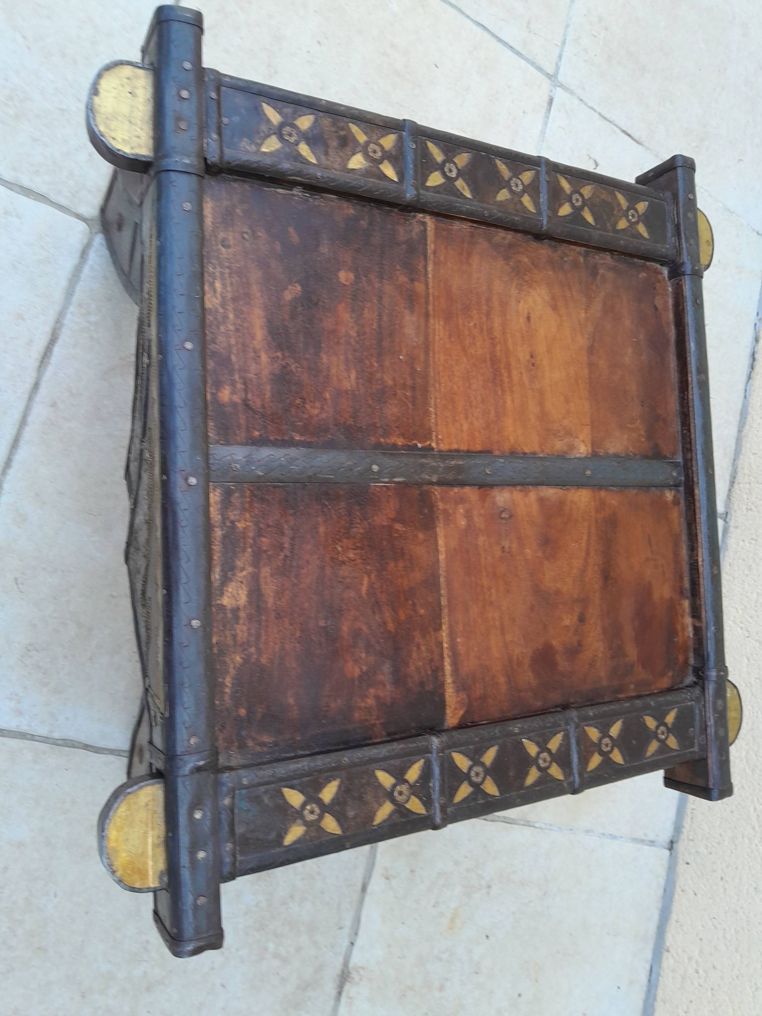Table basse ancienne tibetaine bois cuivre