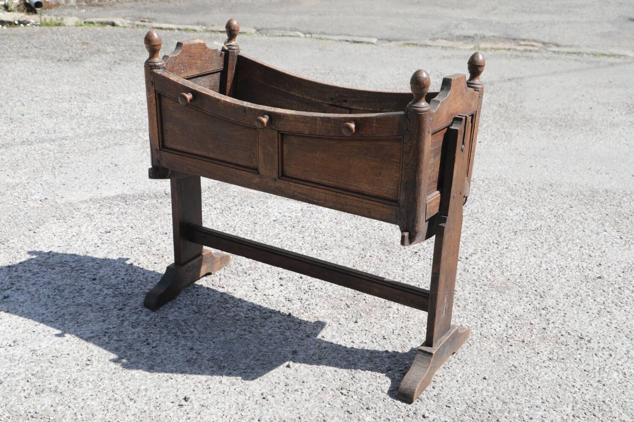 Berceau ancien jardinière
