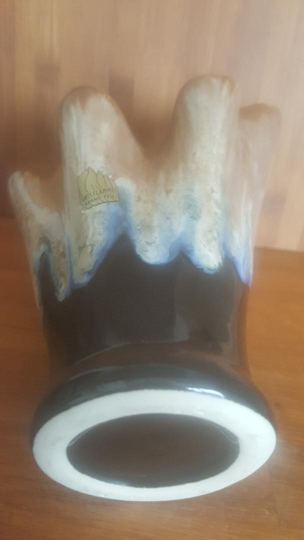 Vintage vase draped shape in flamed sandstone