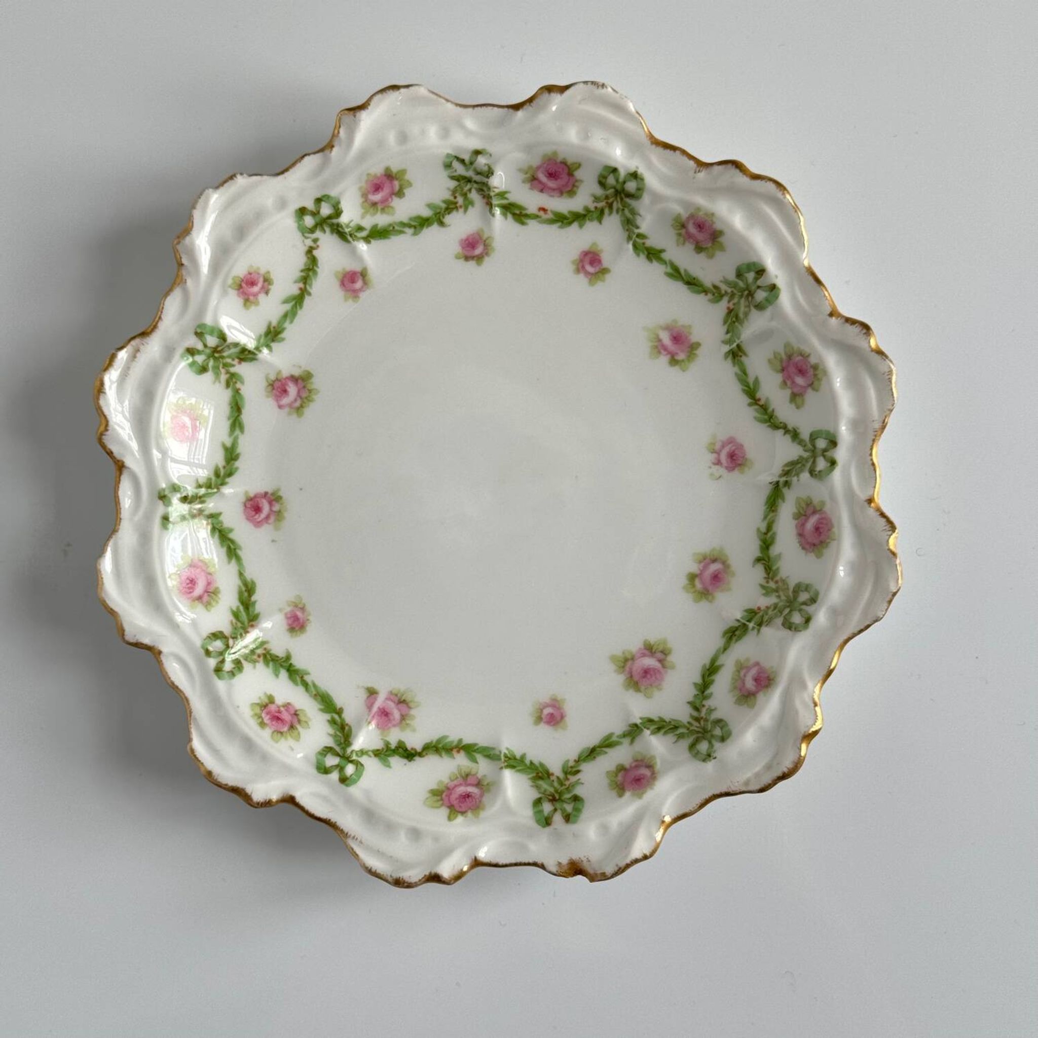 Plat à Gâteau et Assiettes à dessert Limoges | Rubans, Nœuds et Roses