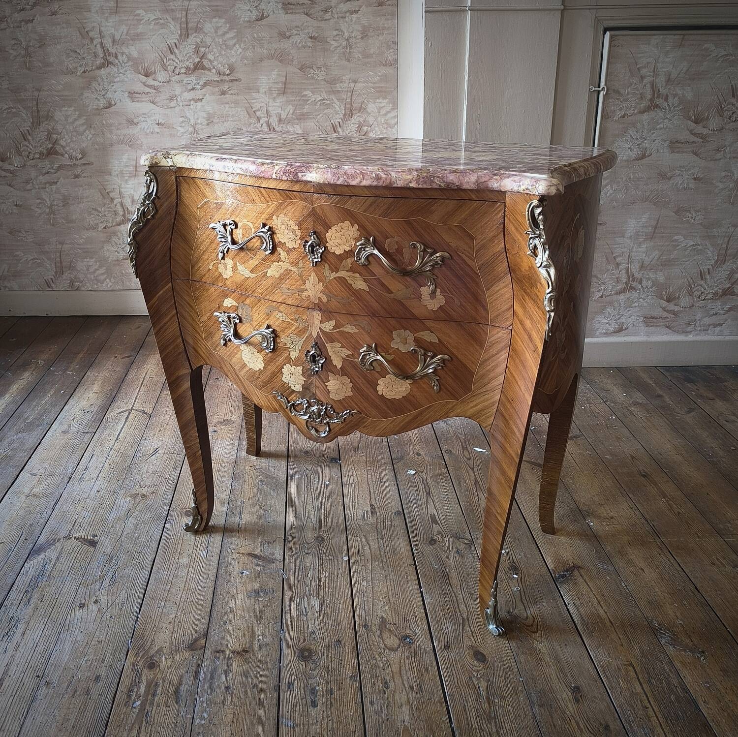 Commode en marqueterie style Louis XV