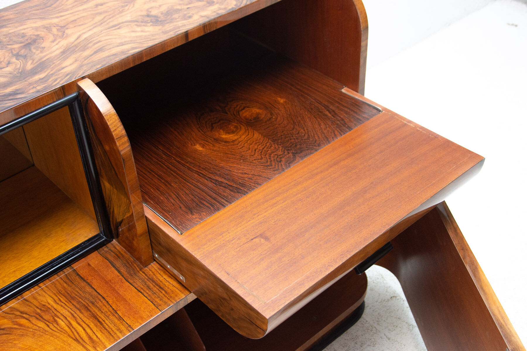 Art deco bar cabinet attribute to jindřich halabala, 1930s
