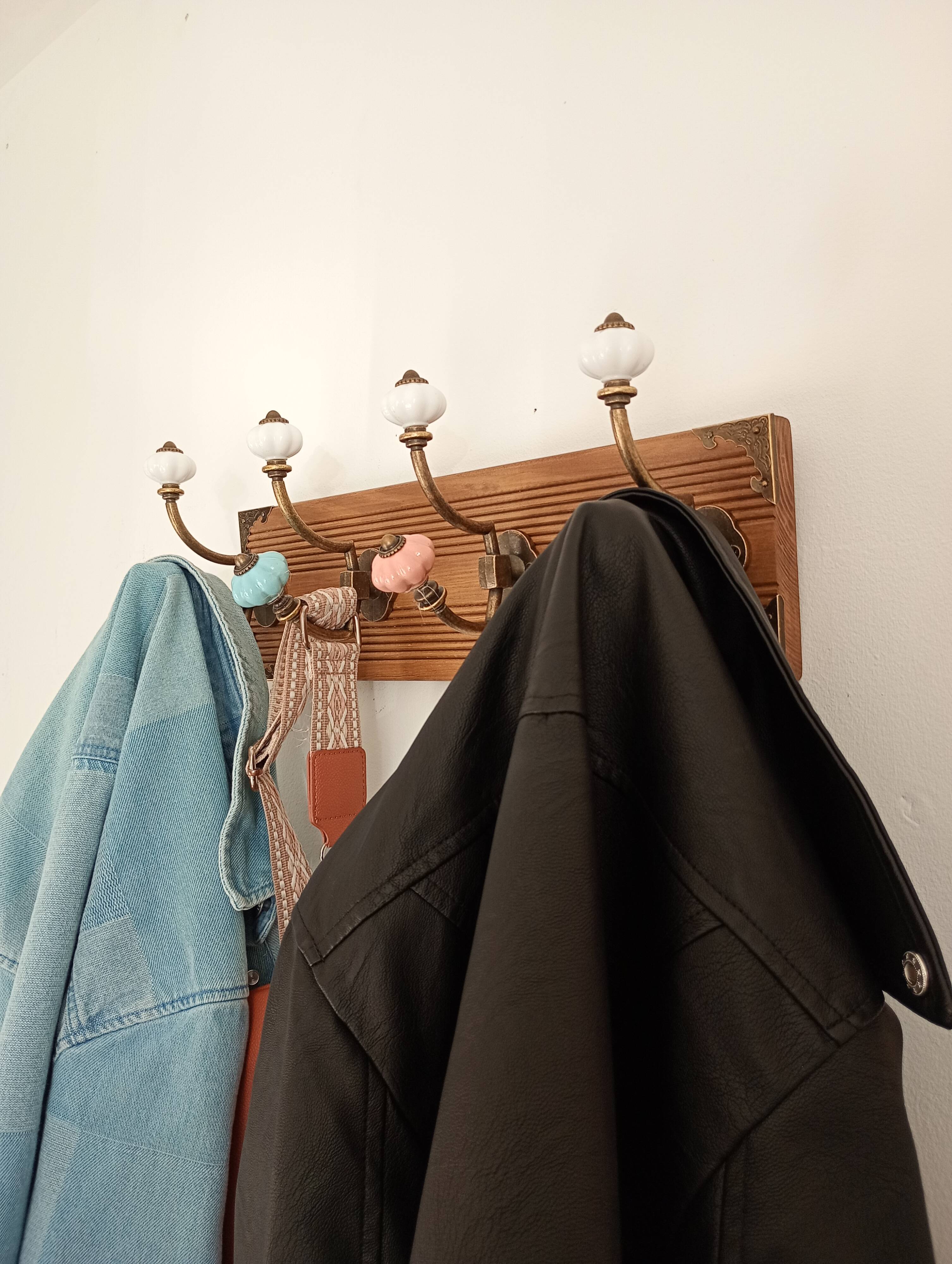 Wall-mounted coat rack with 8 hooks – vintage style – stained wood & metal